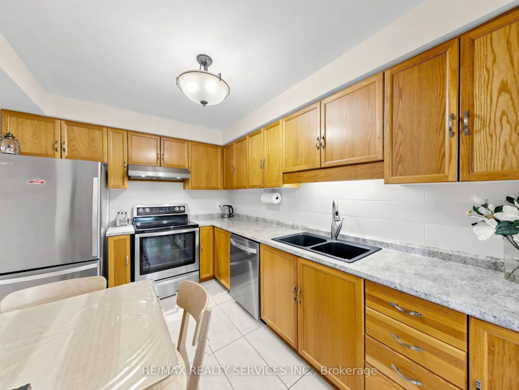 74 Heathcliffe Square, Brampton, ON, L6S 5R4 - 11