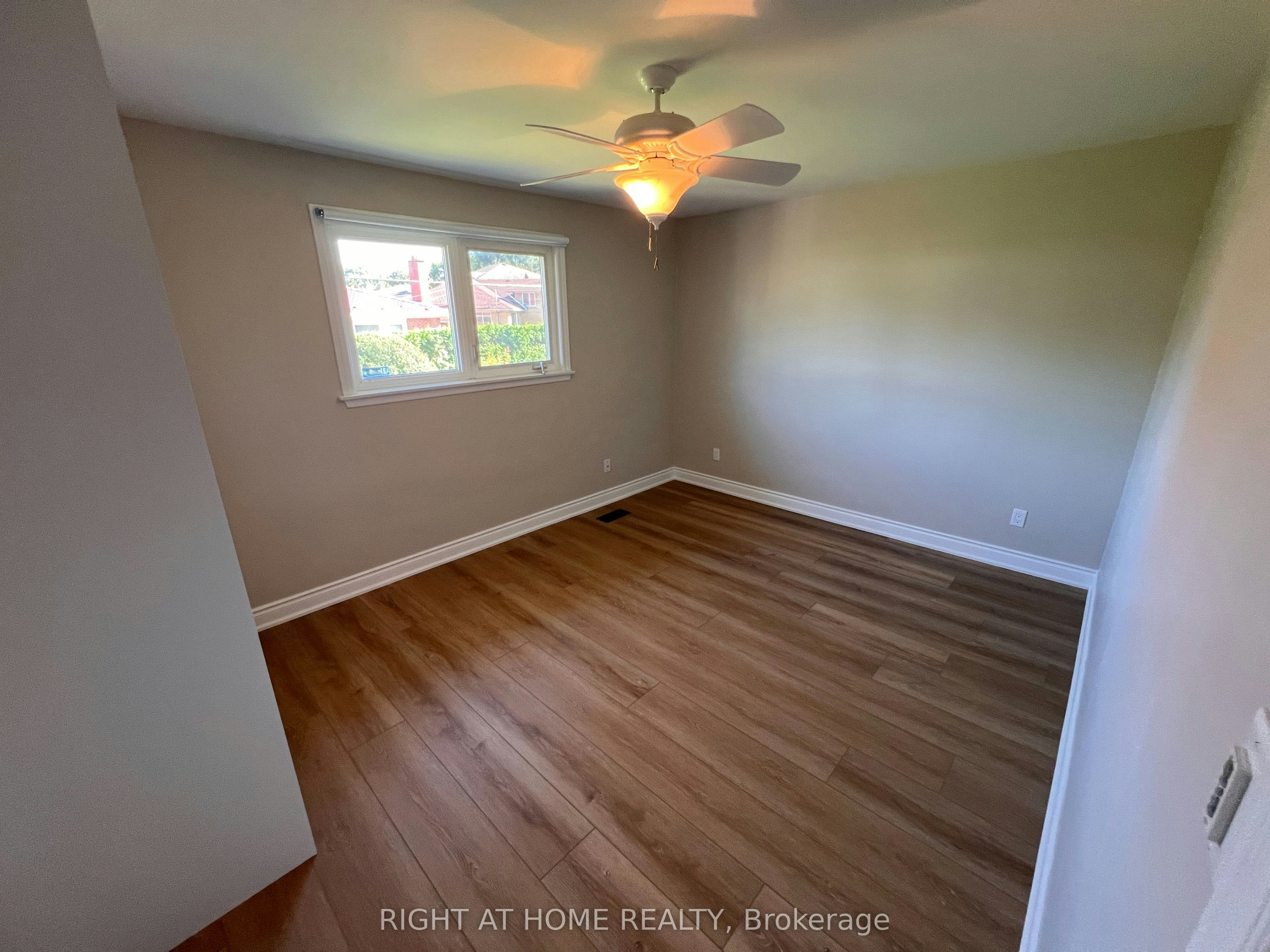 UPPER-30 Norbert Crescent, Toronto, ON, M9C 3J9 - 22