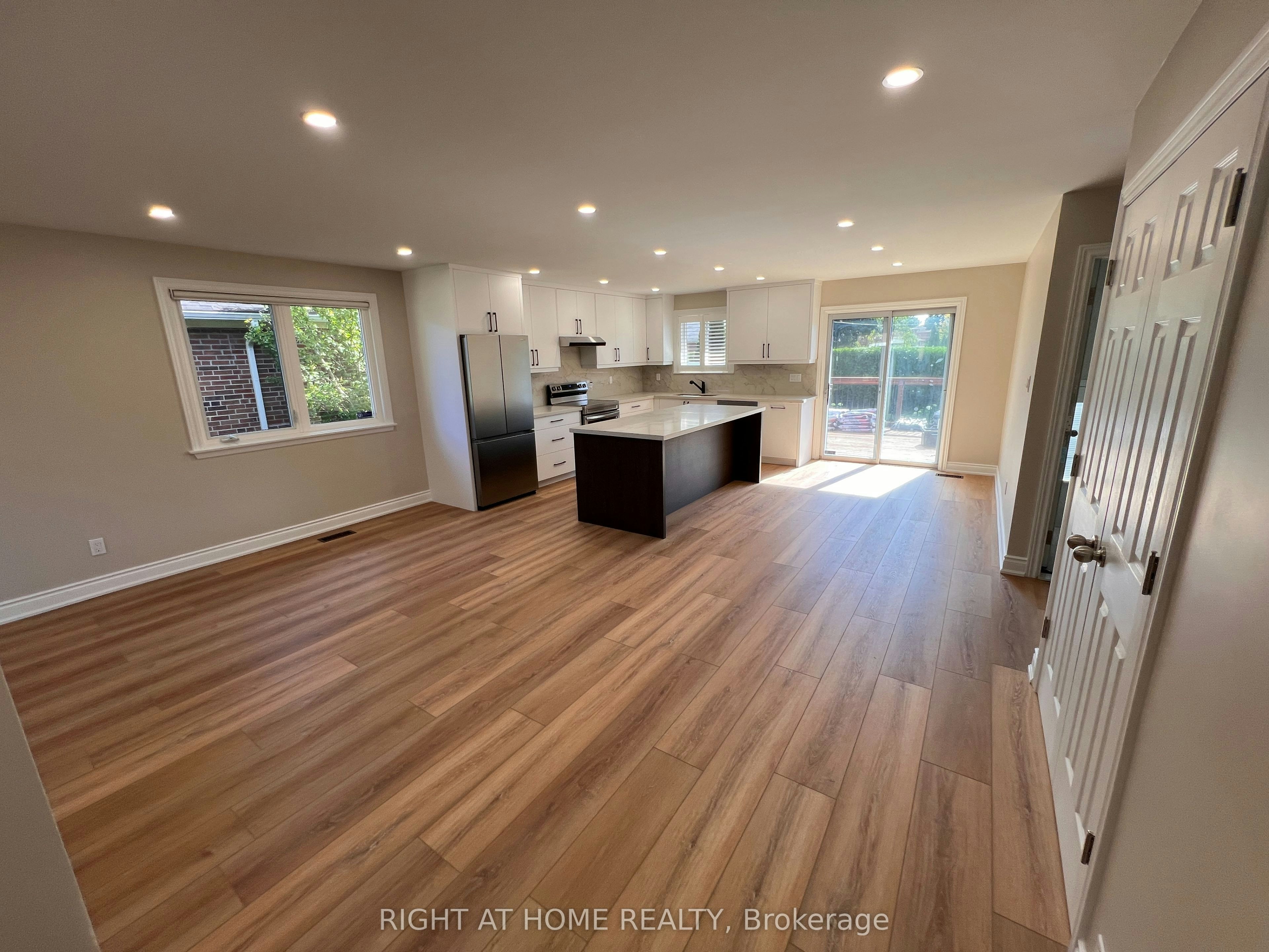 UPPER-30 Norbert Crescent, Toronto, ON, M9C 3J9 - 3