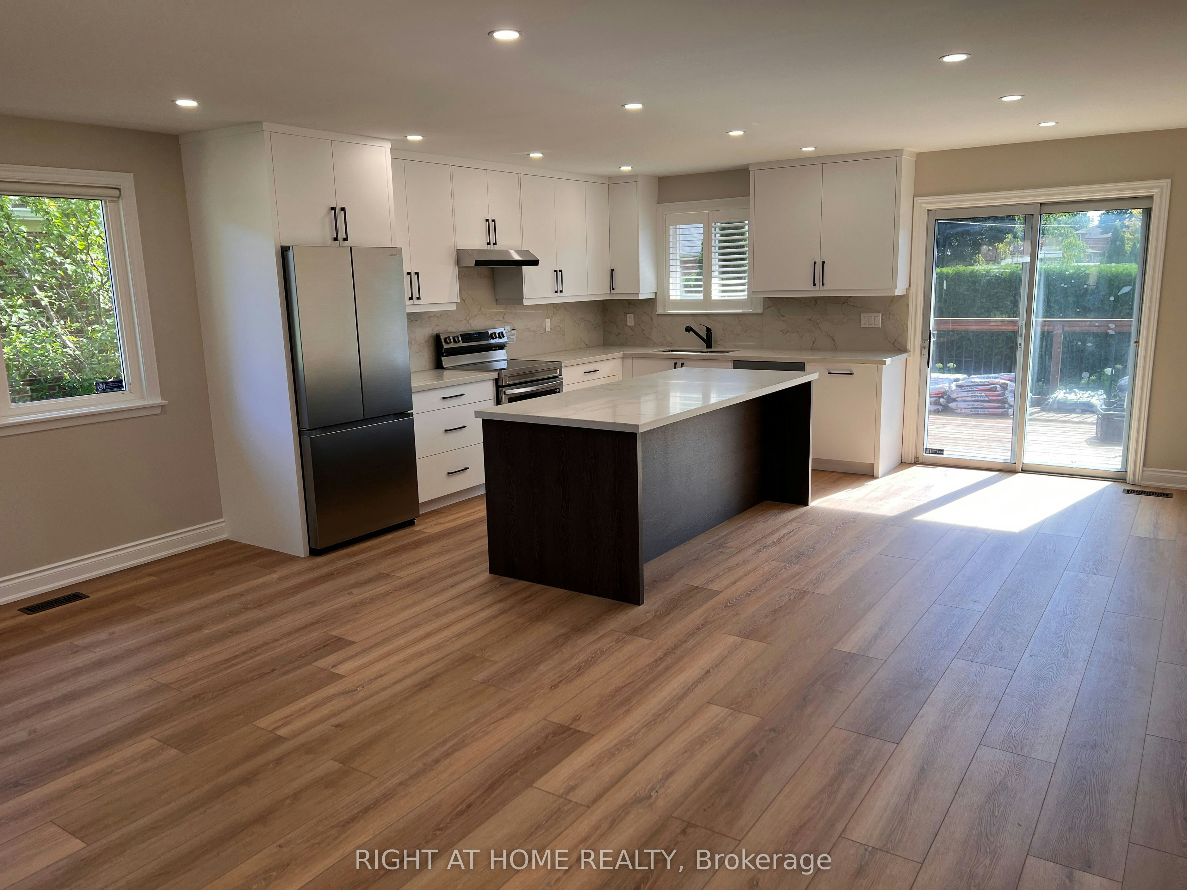 UPPER-30 Norbert Crescent, Toronto, ON, M9C 3J9 - 6