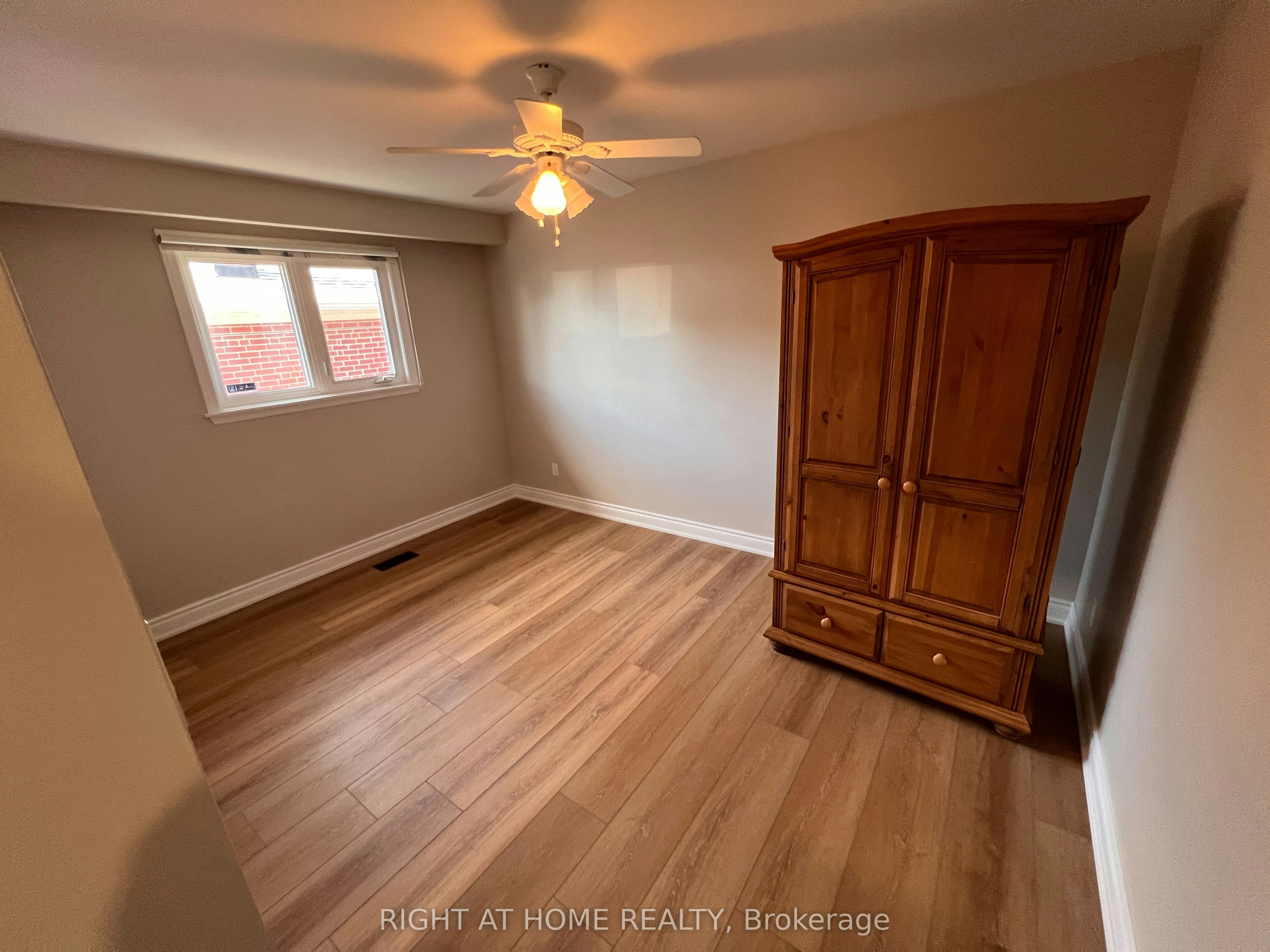 UPPER-30 Norbert Crescent, Toronto, ON, M9C 3J9 - 13