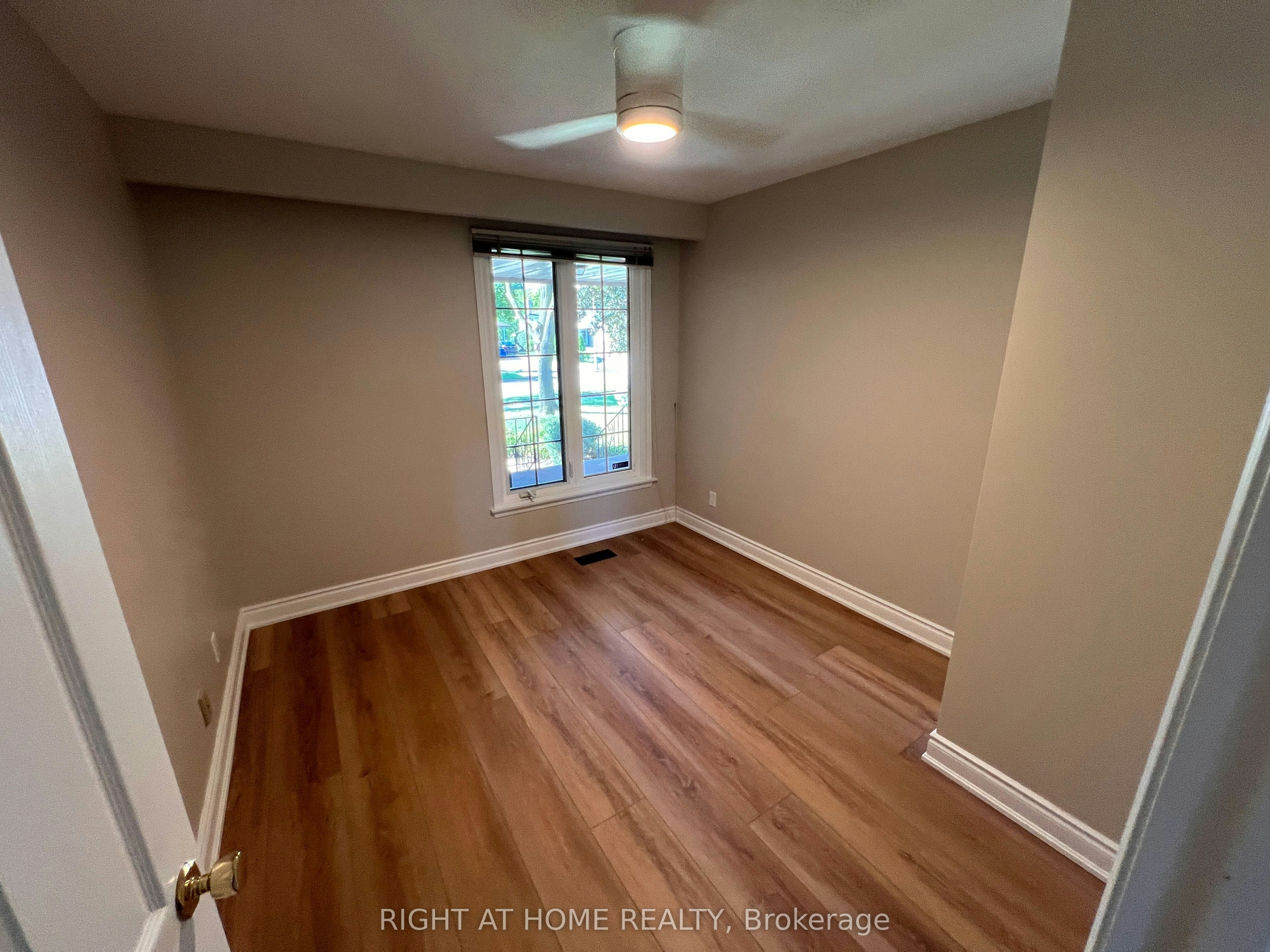 UPPER-30 Norbert Crescent, Toronto, ON, M9C 3J9 - 16