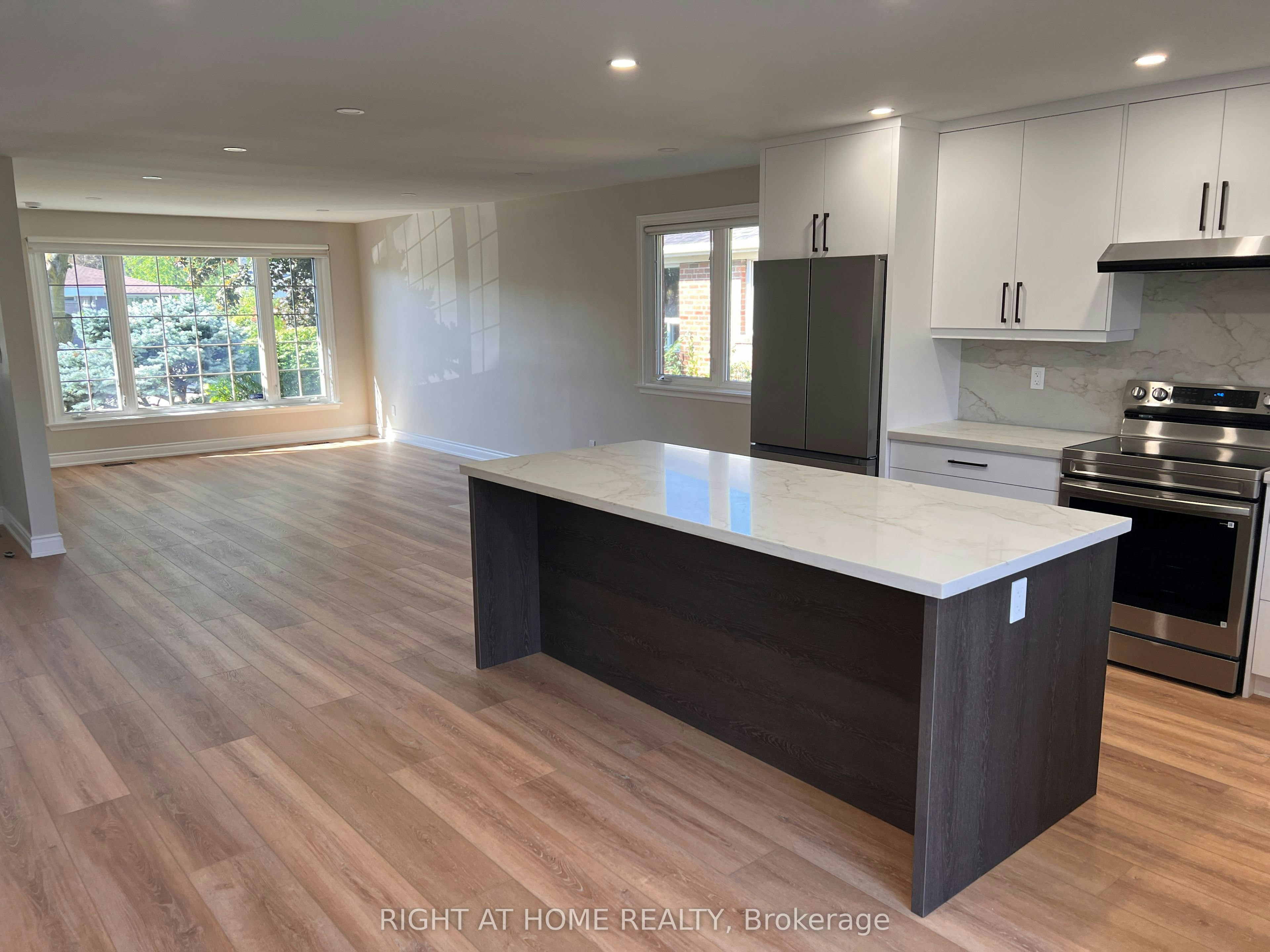 UPPER-30 Norbert Crescent, Toronto, ON, M9C 3J9 - 8