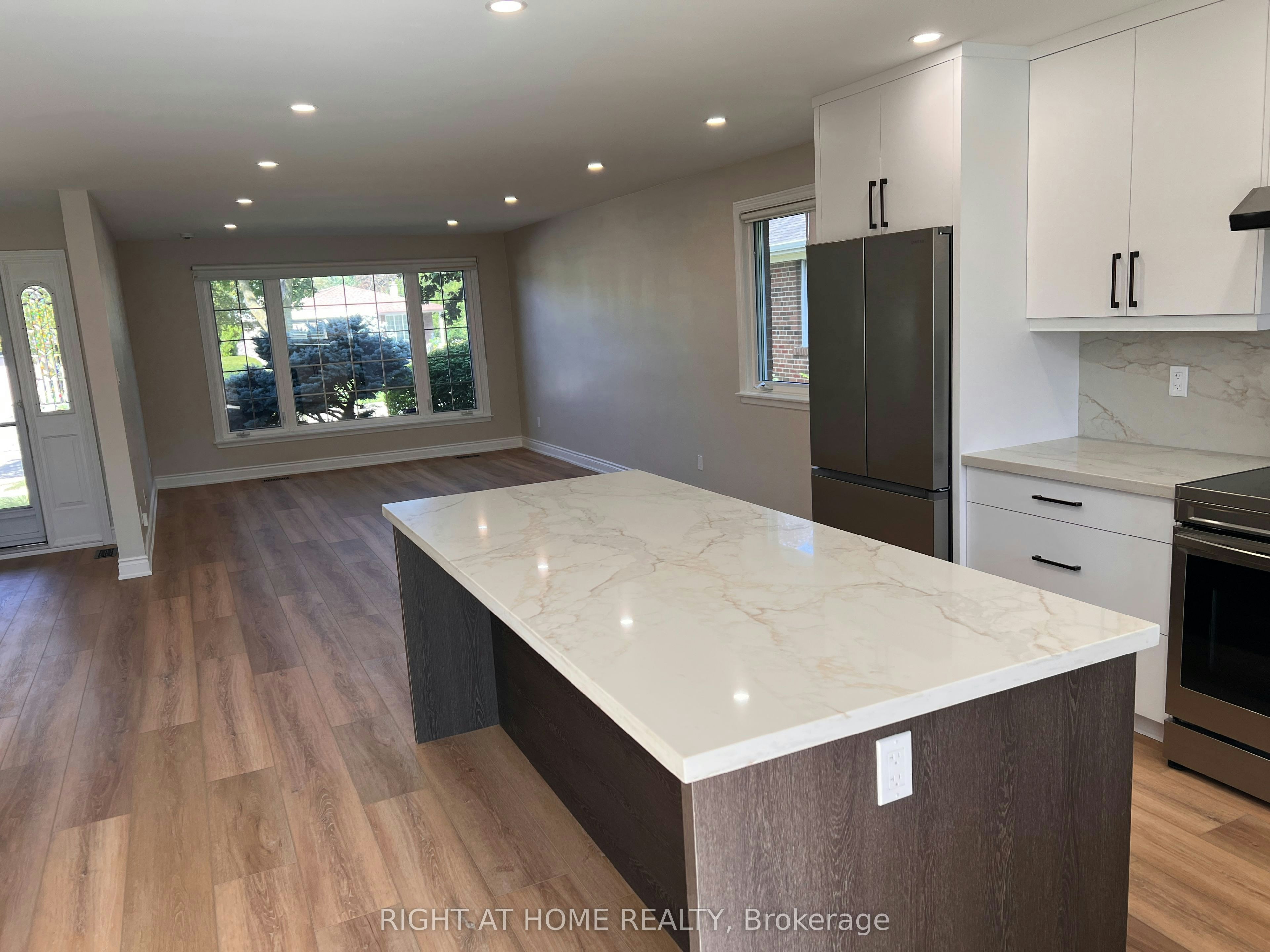 UPPER-30 Norbert Crescent, Toronto, ON, M9C 3J9 - 4