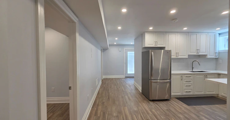 Lower-33 Ingleside Drive, Toronto, ON, M3K 1V2 - 10