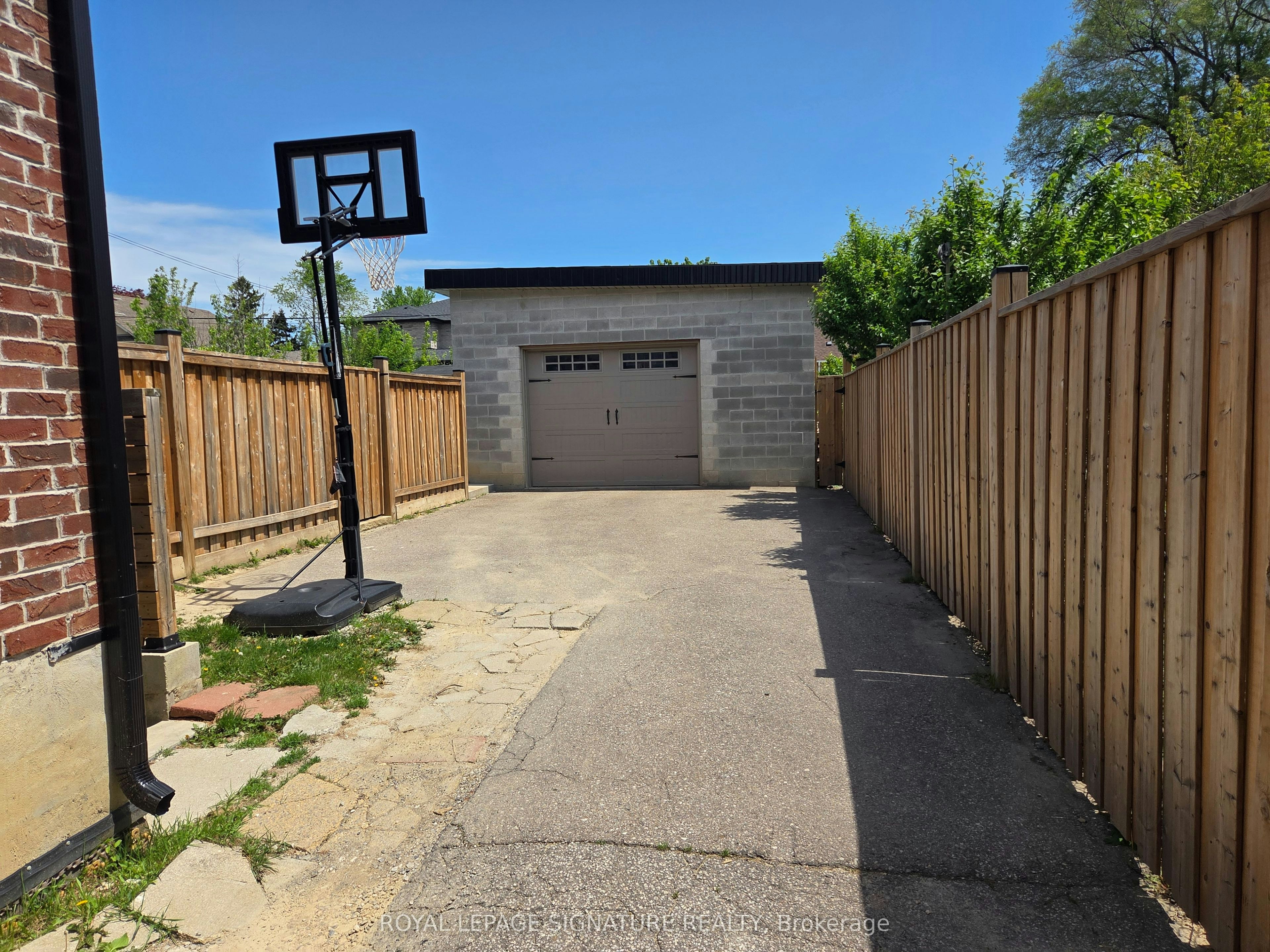Lower-33 Ingleside Drive, Toronto, ON, M3K 1V2 - 2