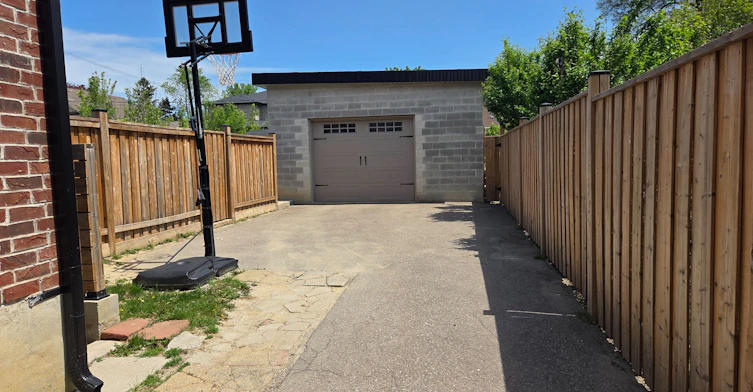 Lower-33 Ingleside Drive, Toronto, ON, M3K 1V2 - 2