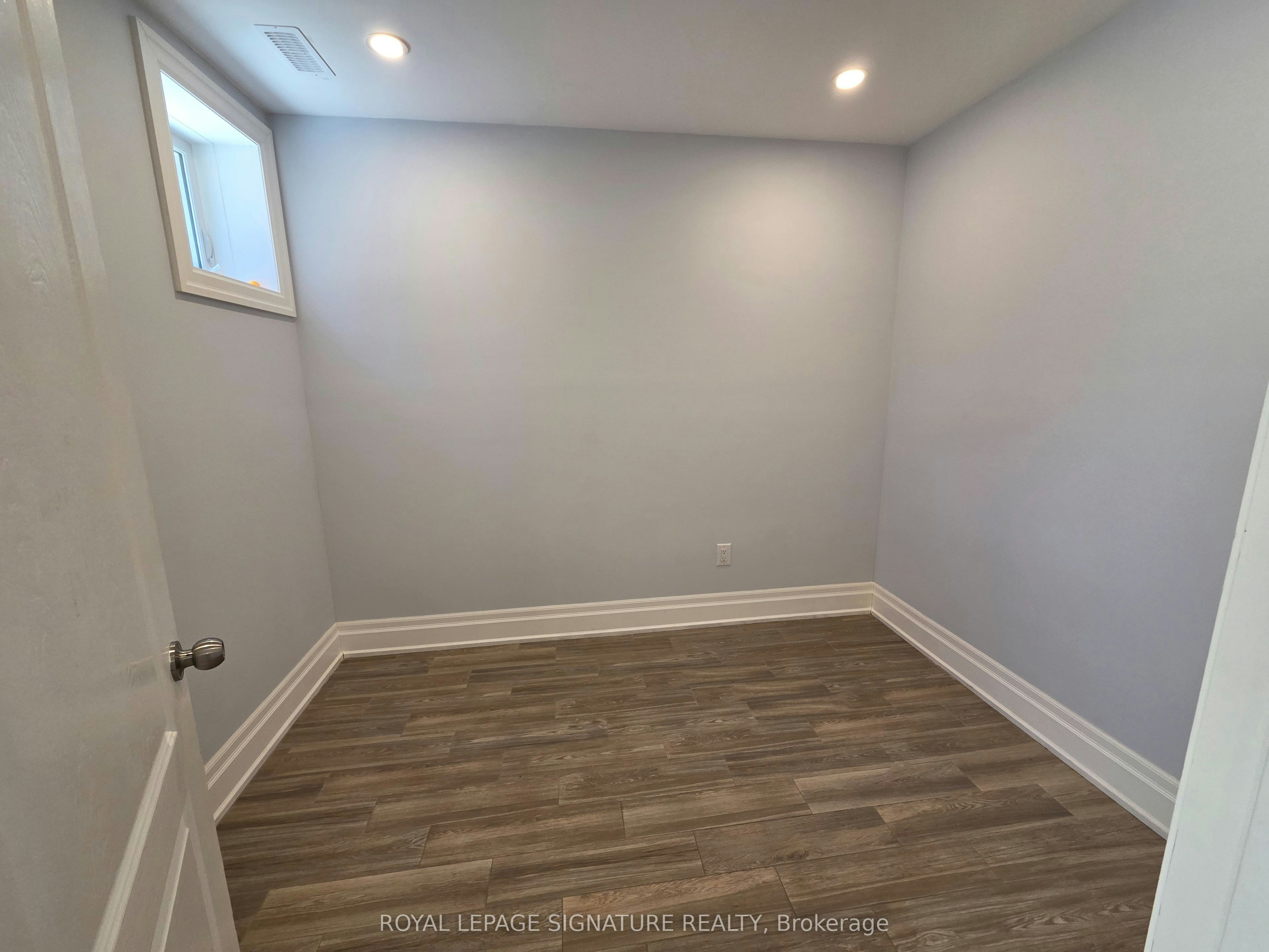 Lower-33 Ingleside Drive, Toronto, ON, M3K 1V2 - 4
