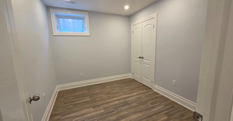 Lower-33 Ingleside Drive, Toronto, ON, M3K 1V2 - 7