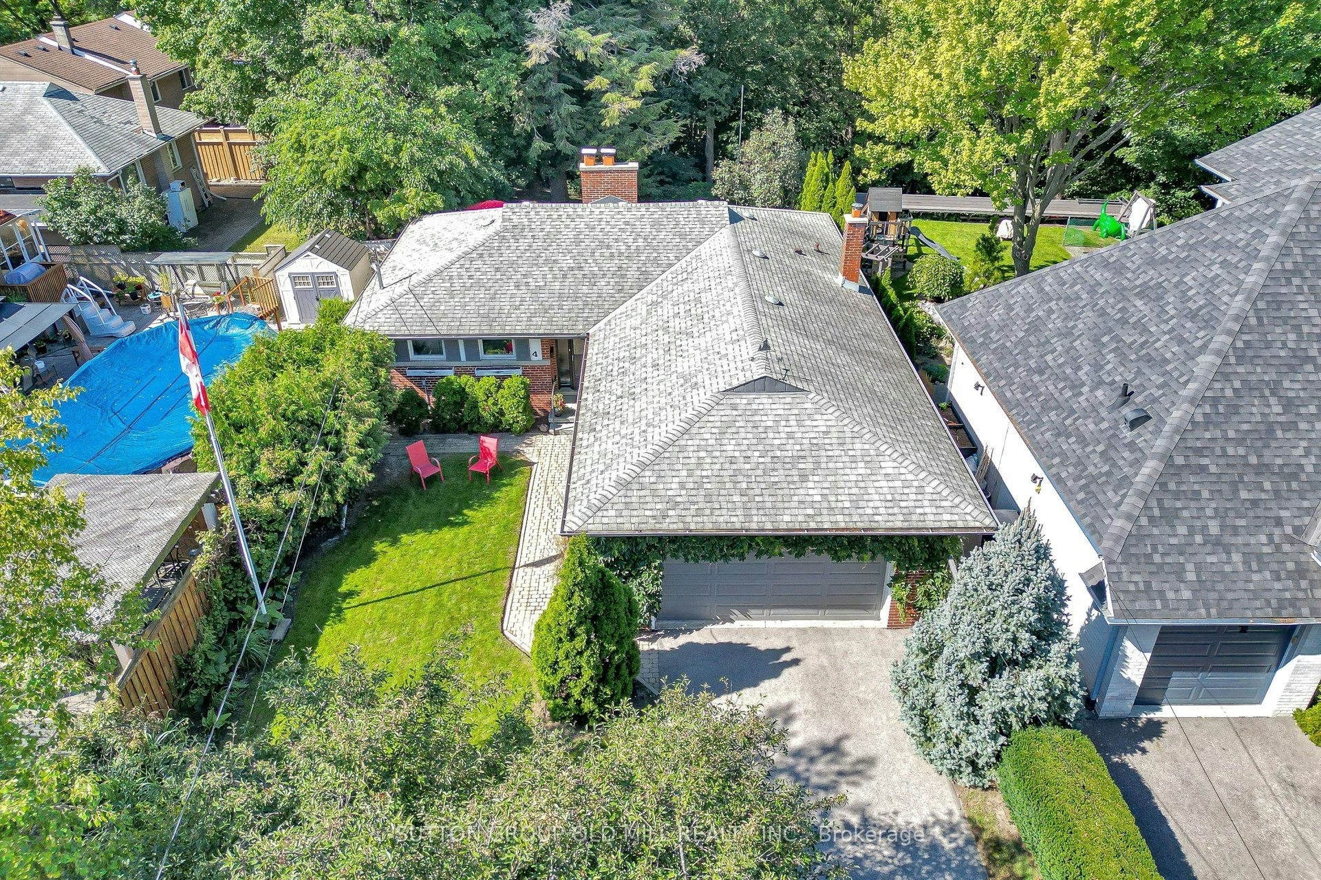 4 Ravenscrest Drive, Toronto, ON, M9B 5M7