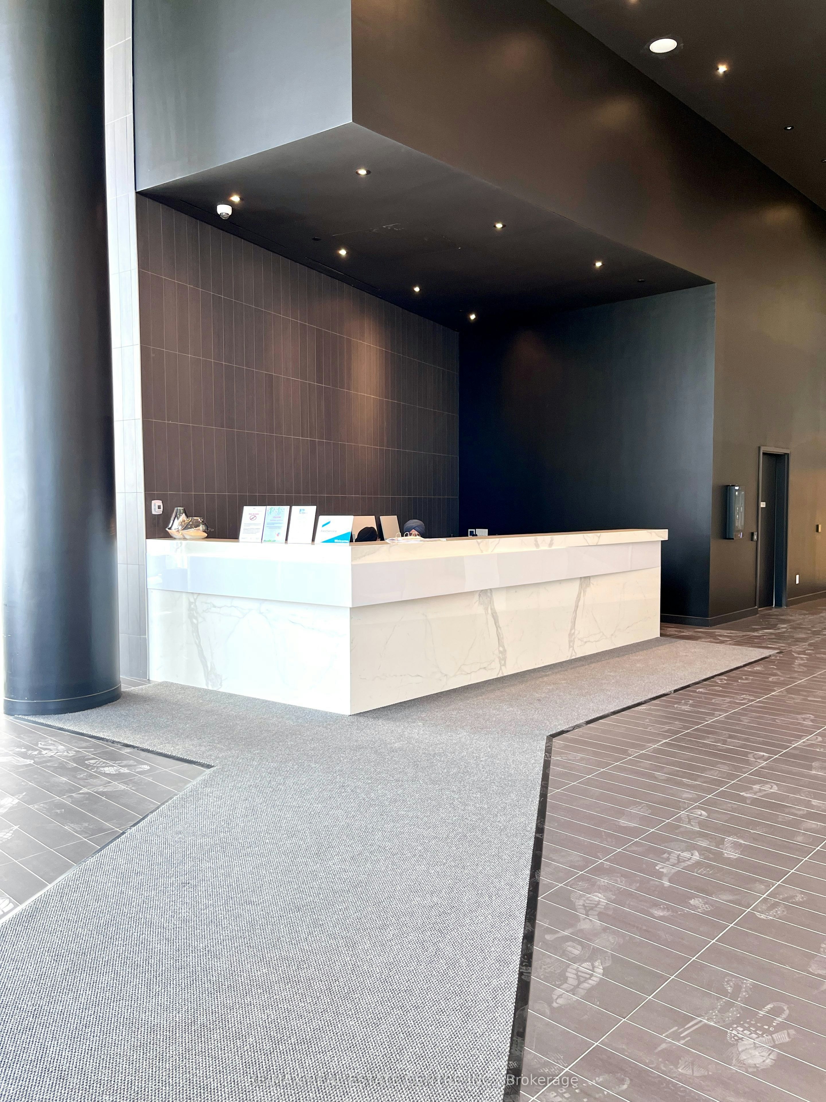 2202-3900 Confederation Parkway, Mississauga, ON, L5B 0M3 - 2
