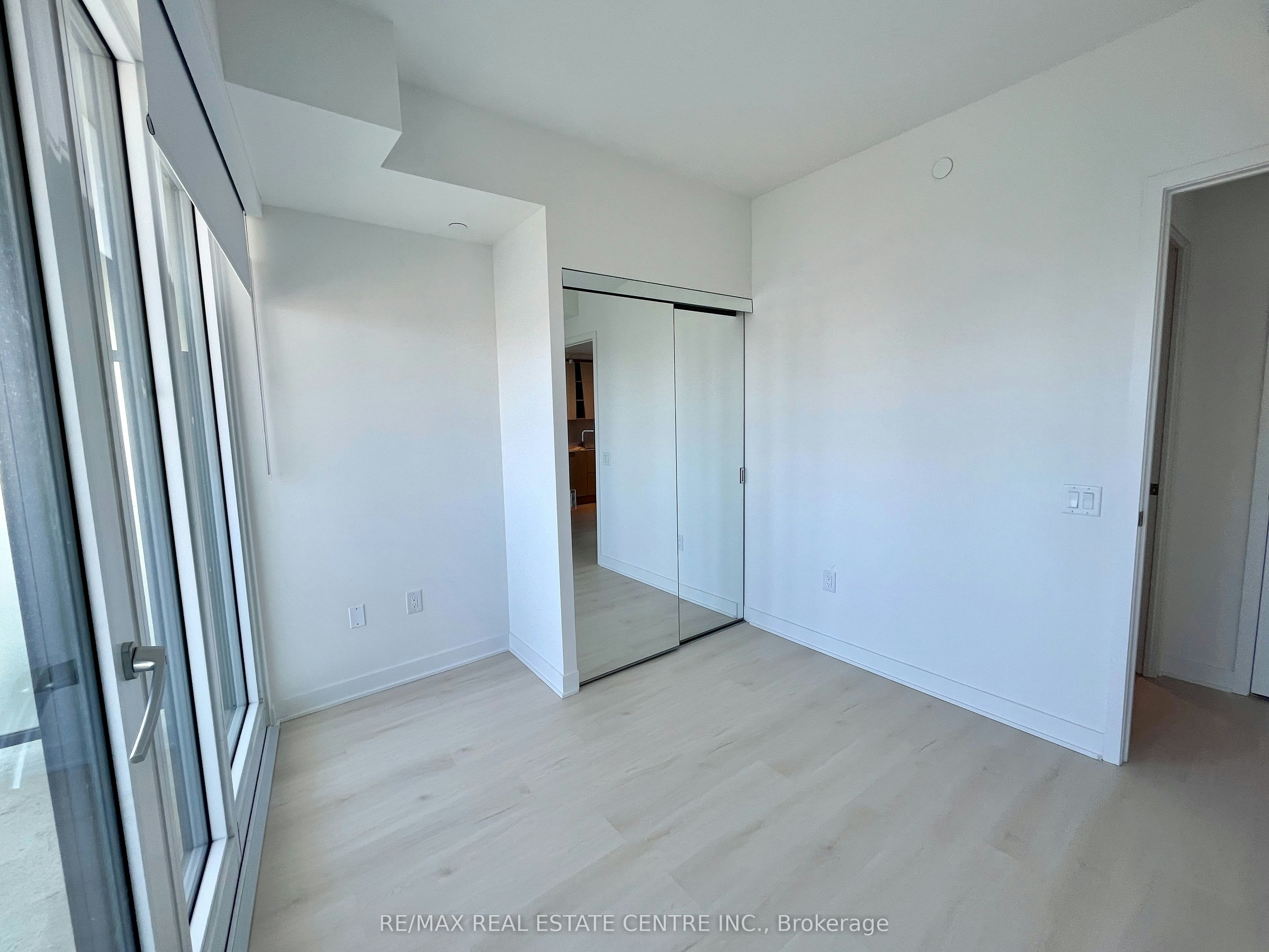 2202-3900 Confederation Parkway, Mississauga, ON, L5B 0M3 - 8