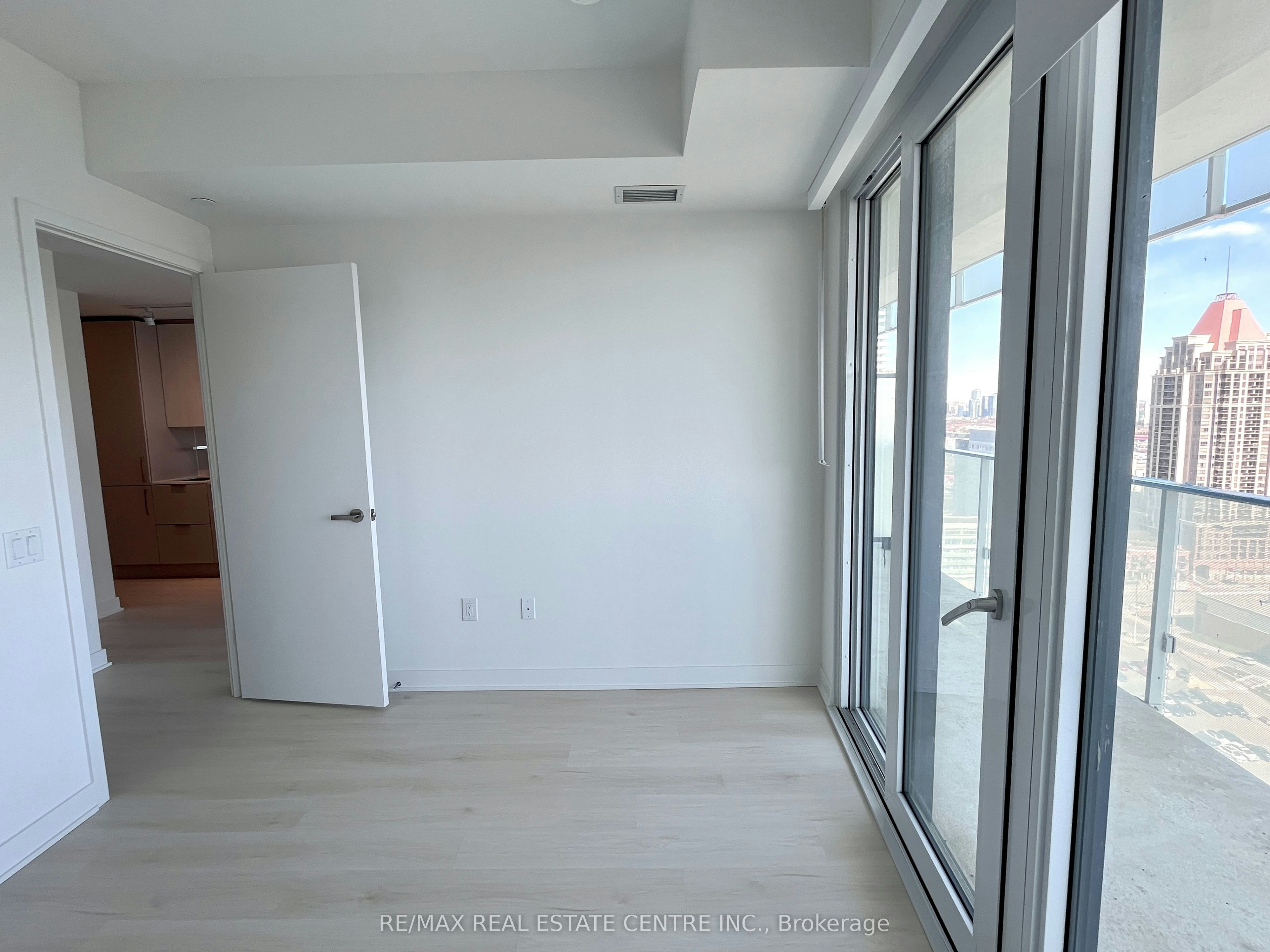 2202-3900 Confederation Parkway, Mississauga, ON, L5B 0M3 - 10