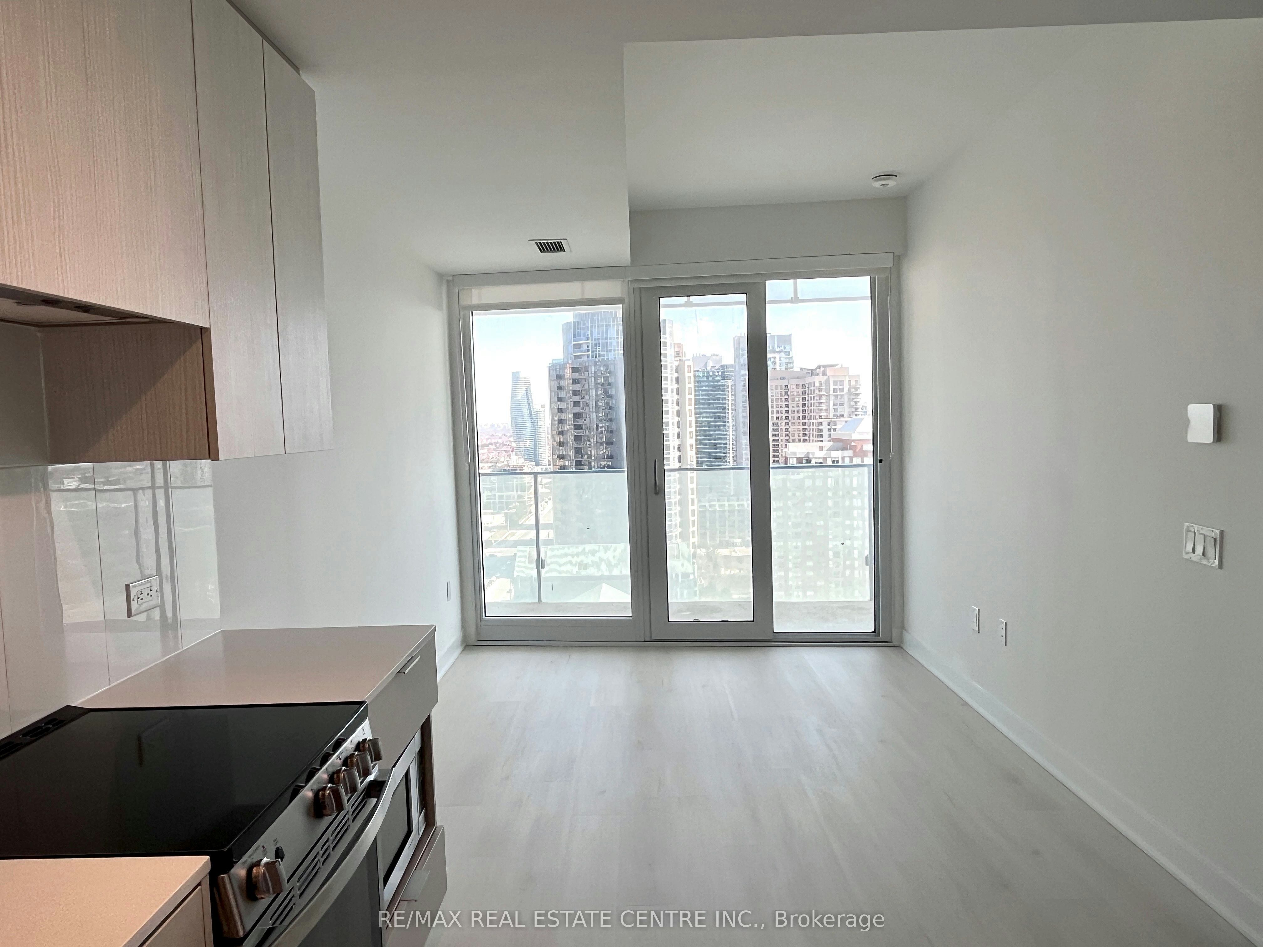 2202-3900 Confederation Parkway, Mississauga, ON, L5B 0M3 - 7