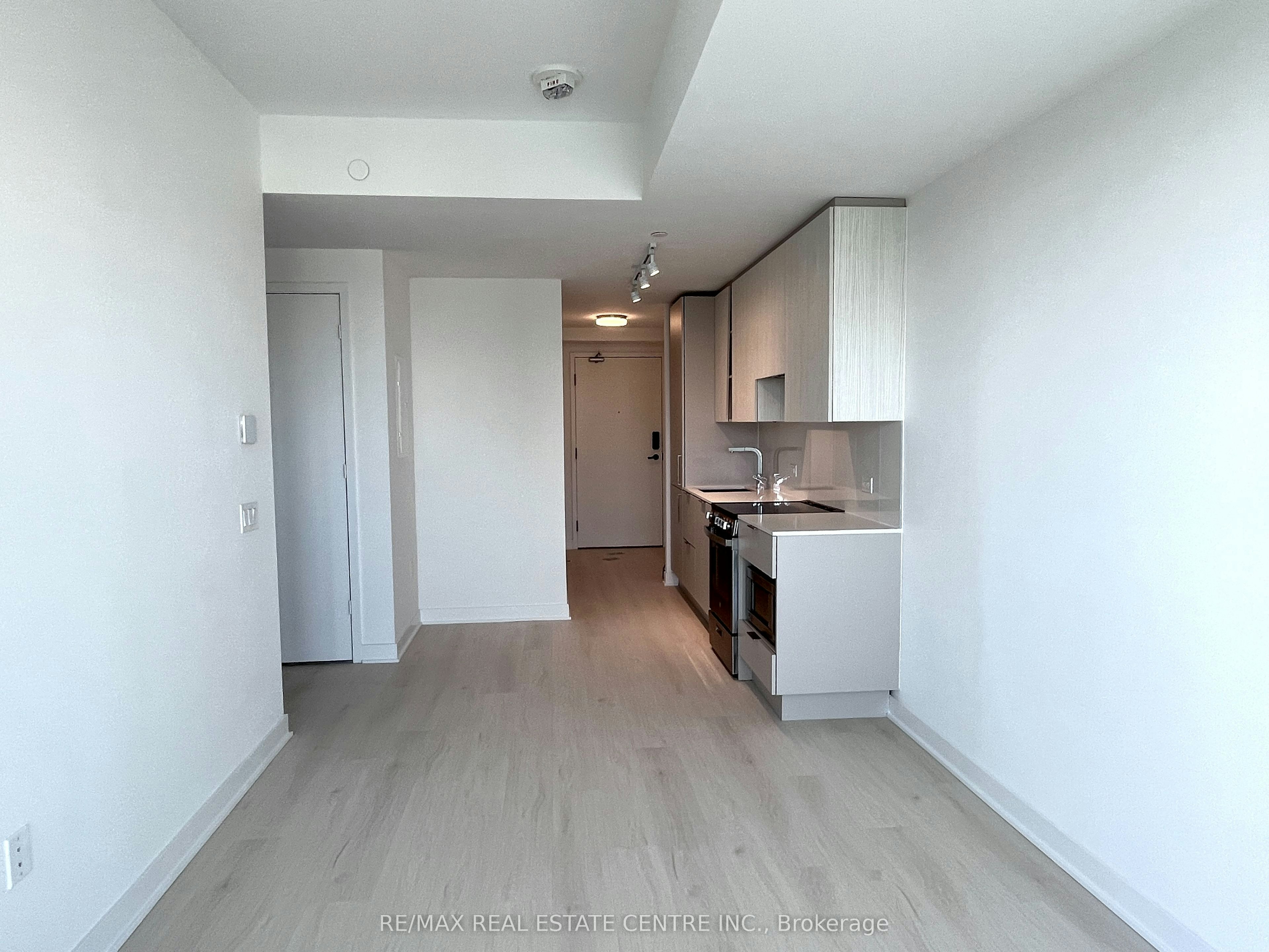 2202-3900 Confederation Parkway, Mississauga, ON, L5B 0M3 - 4