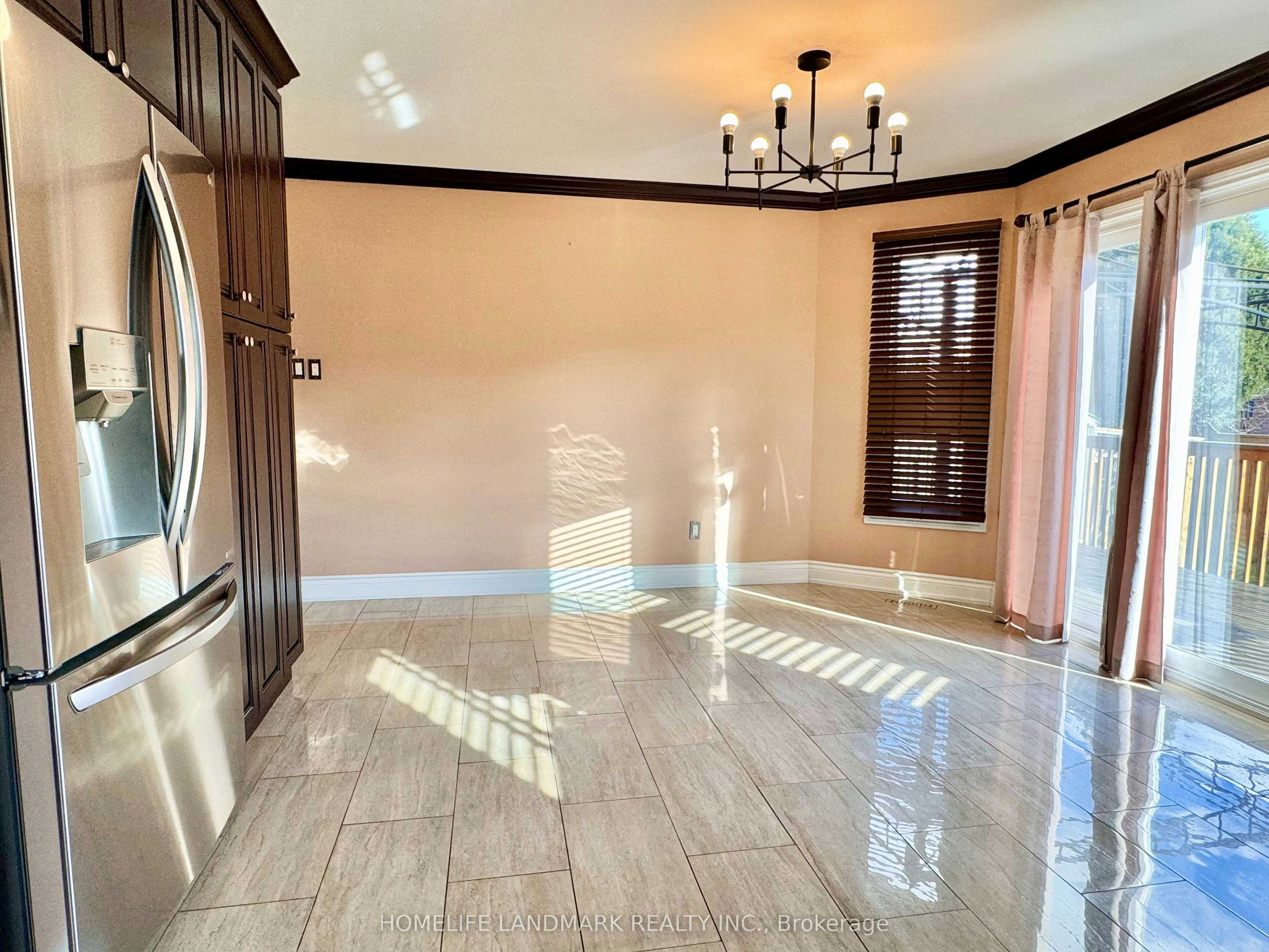 1049 Wetherby Lane E, Mississauga, ON, L4W 4R9 - 4