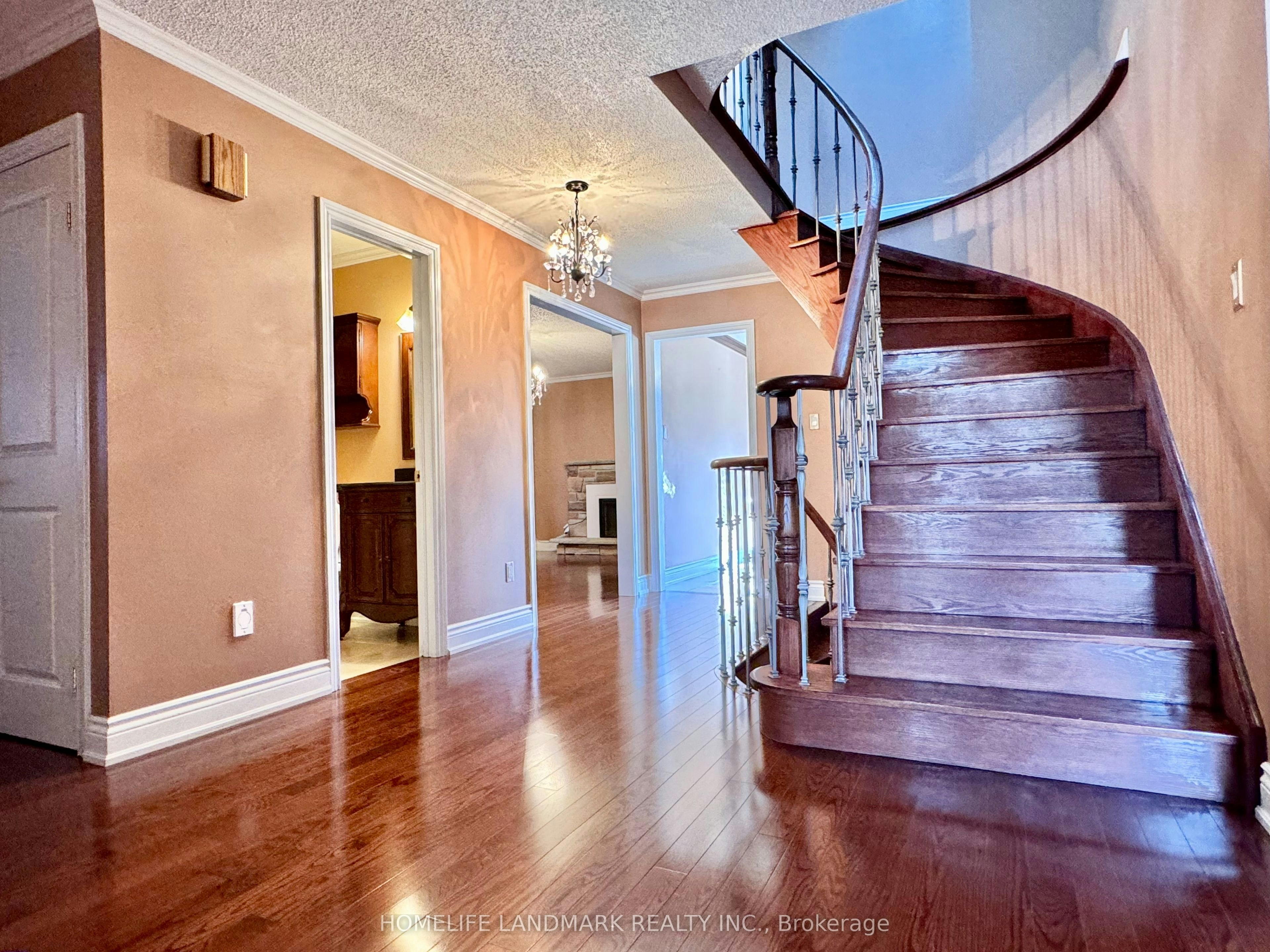 1049 Wetherby Lane E, Mississauga, ON, L4W 4R9 - 2