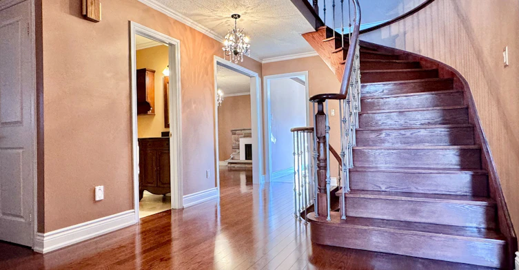 1049 Wetherby Lane E, Mississauga, ON, L4W 4R9 - 2
