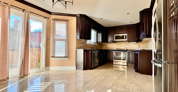 1049 Wetherby Lane E, Mississauga, ON, L4W 4R9 - 3