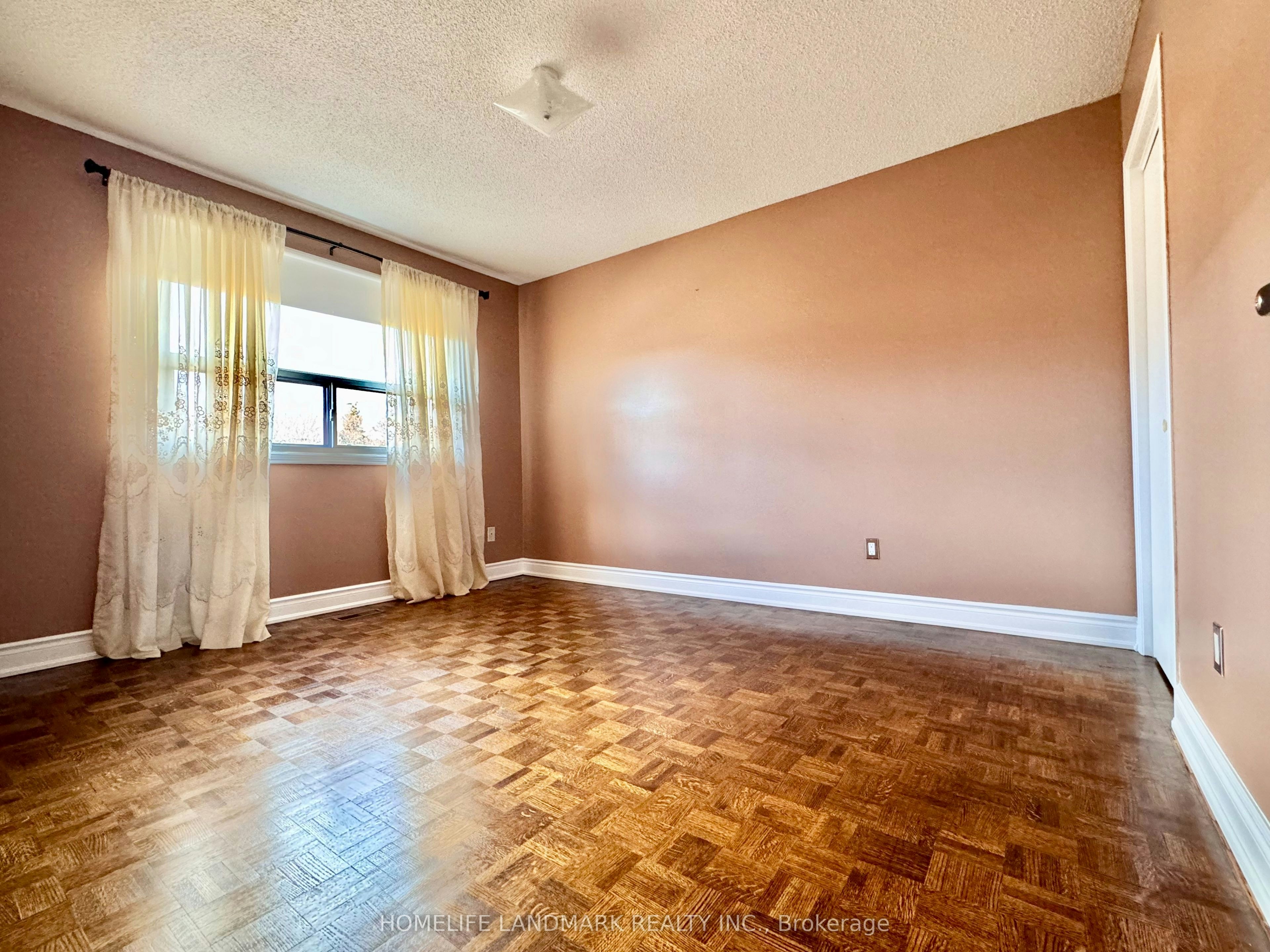 1049 Wetherby Lane E, Mississauga, ON, L4W 4R9 - 7