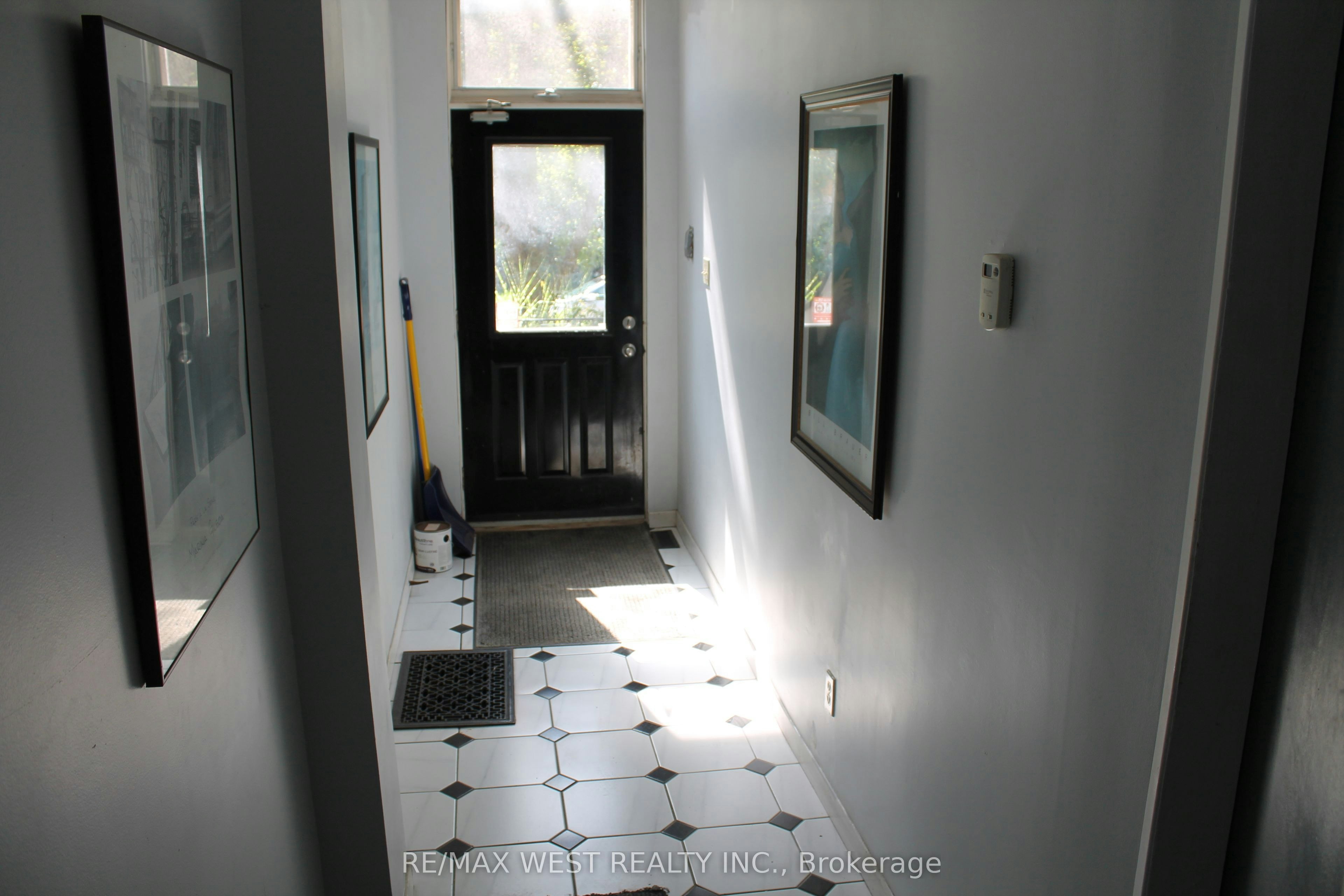 3rd Floor-78 Wright Avenue, Toronto, ON, M6R 1L2 - 4