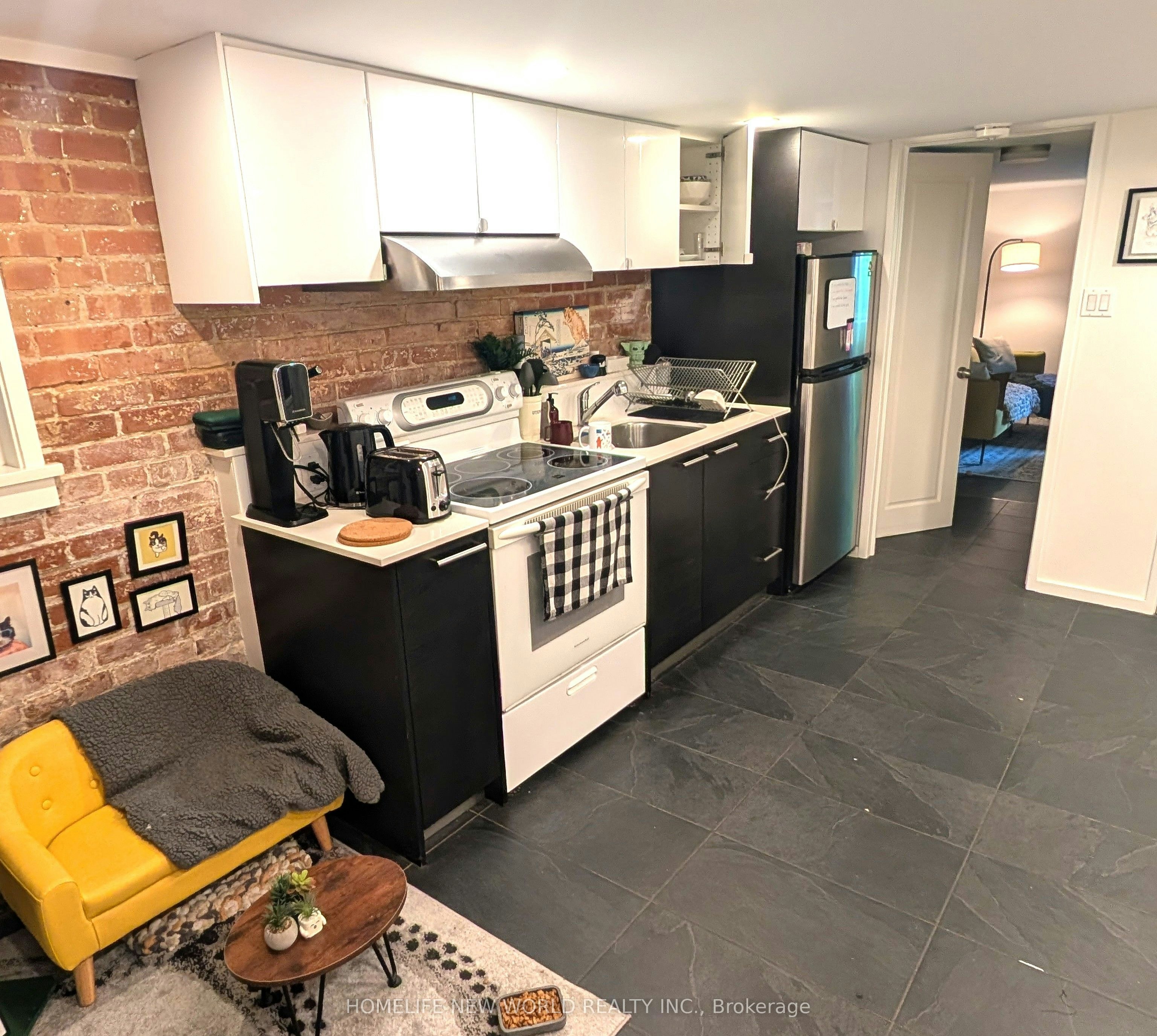 Lower Level-202 Hallam Street, Toronto, ON, M6H 1X7 - 2