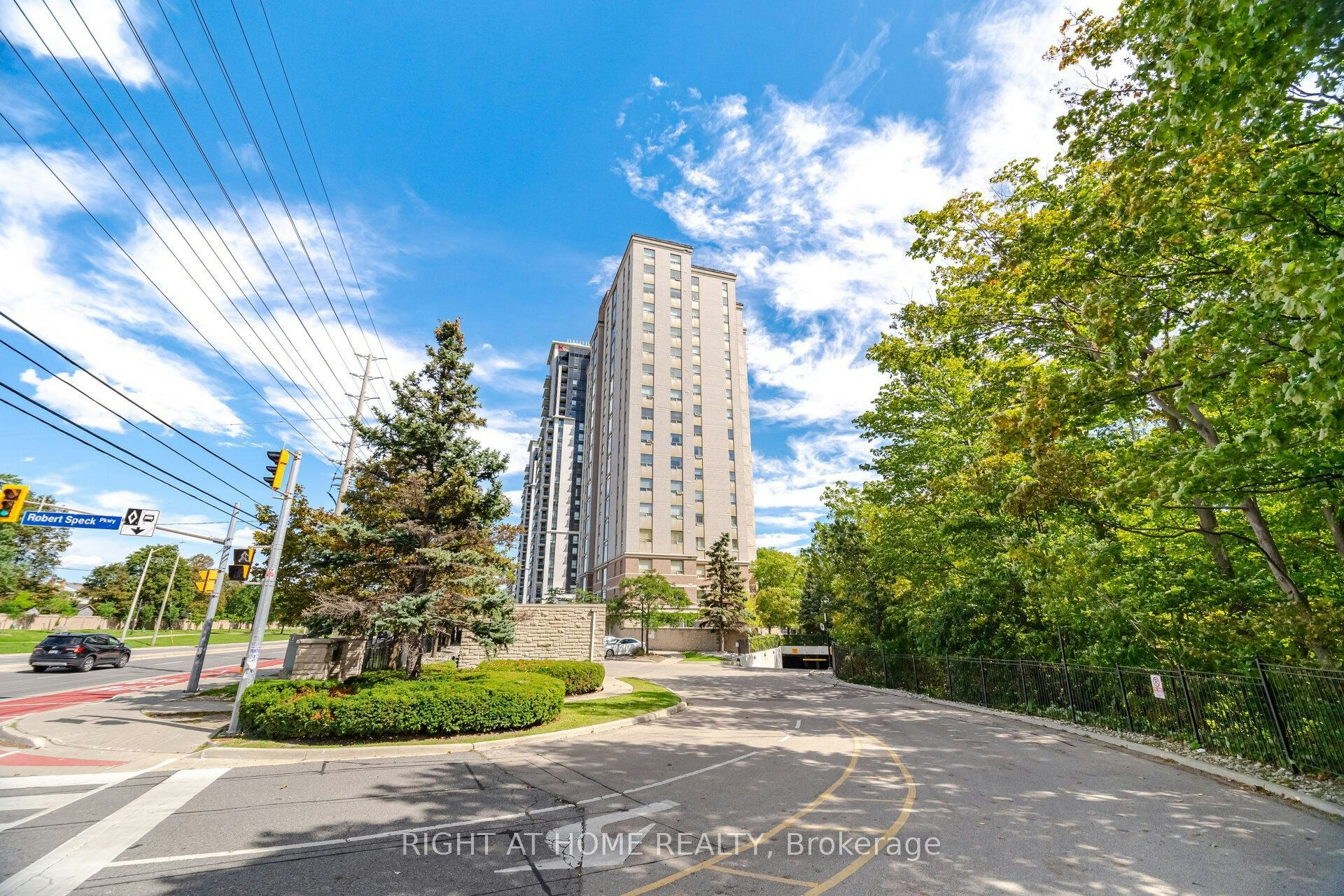 1106-200 Burnhamthorpe Road E, Mississauga, ON, L5A 4L4