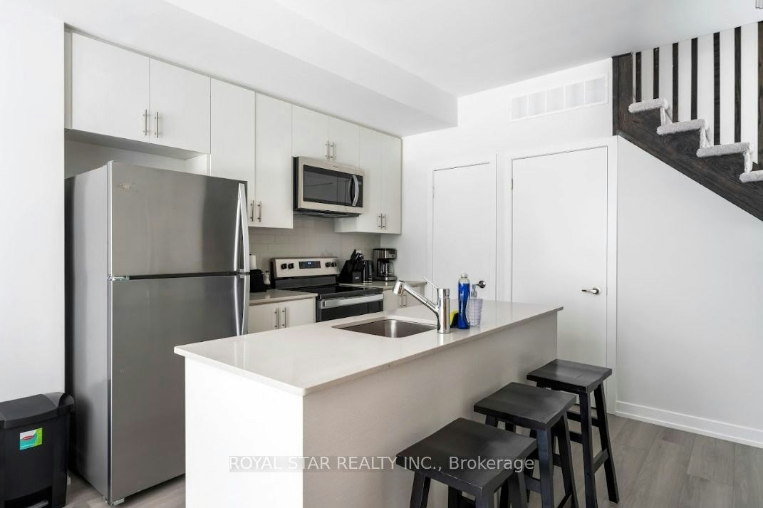 202-3562 Conolial Drive, Mississauga, ON, L5L 5R9