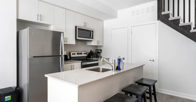 202-3562 Conolial Drive, Mississauga, ON, L5L 5R9