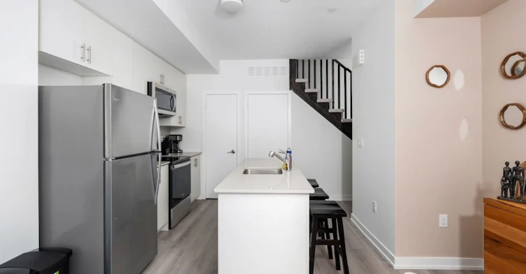 202-3562 Conolial Drive, Mississauga, ON, L5L 5R9 - 2
