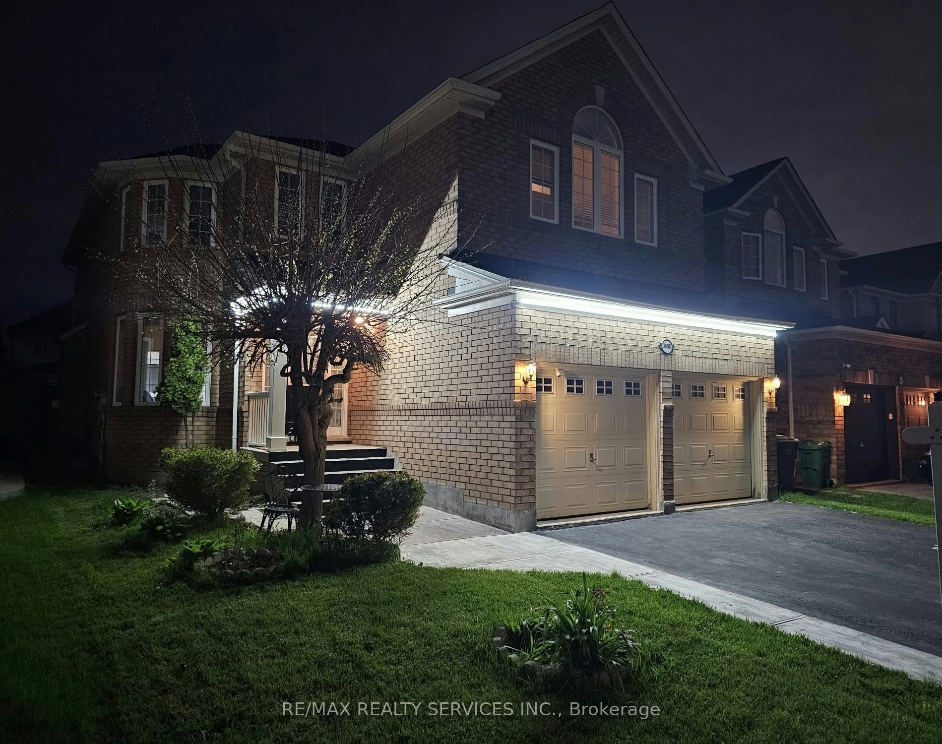 3696 Waterfall Crescent, Mississauga, ON, L5N 8G8