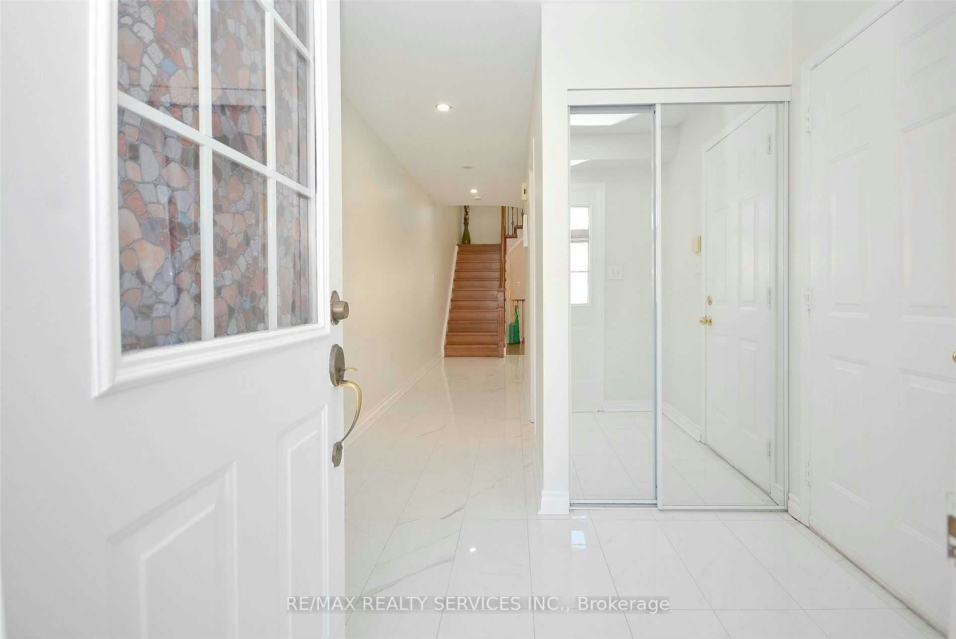 22 Berkindale Court, Brampton, ON, L6Y 5G1 - 2