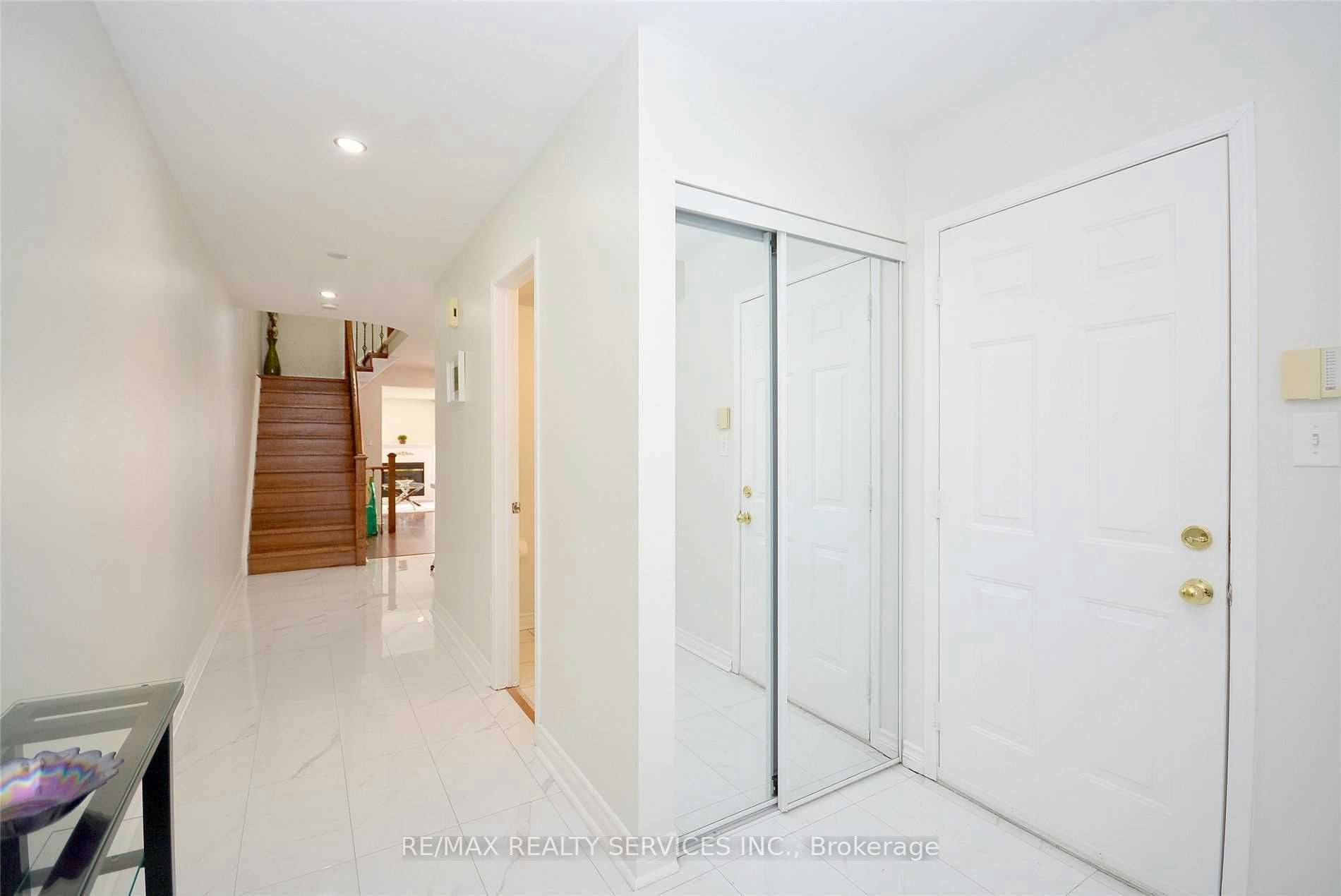 22 Berkindale Court, Brampton, ON, L6Y 5G1 - 3