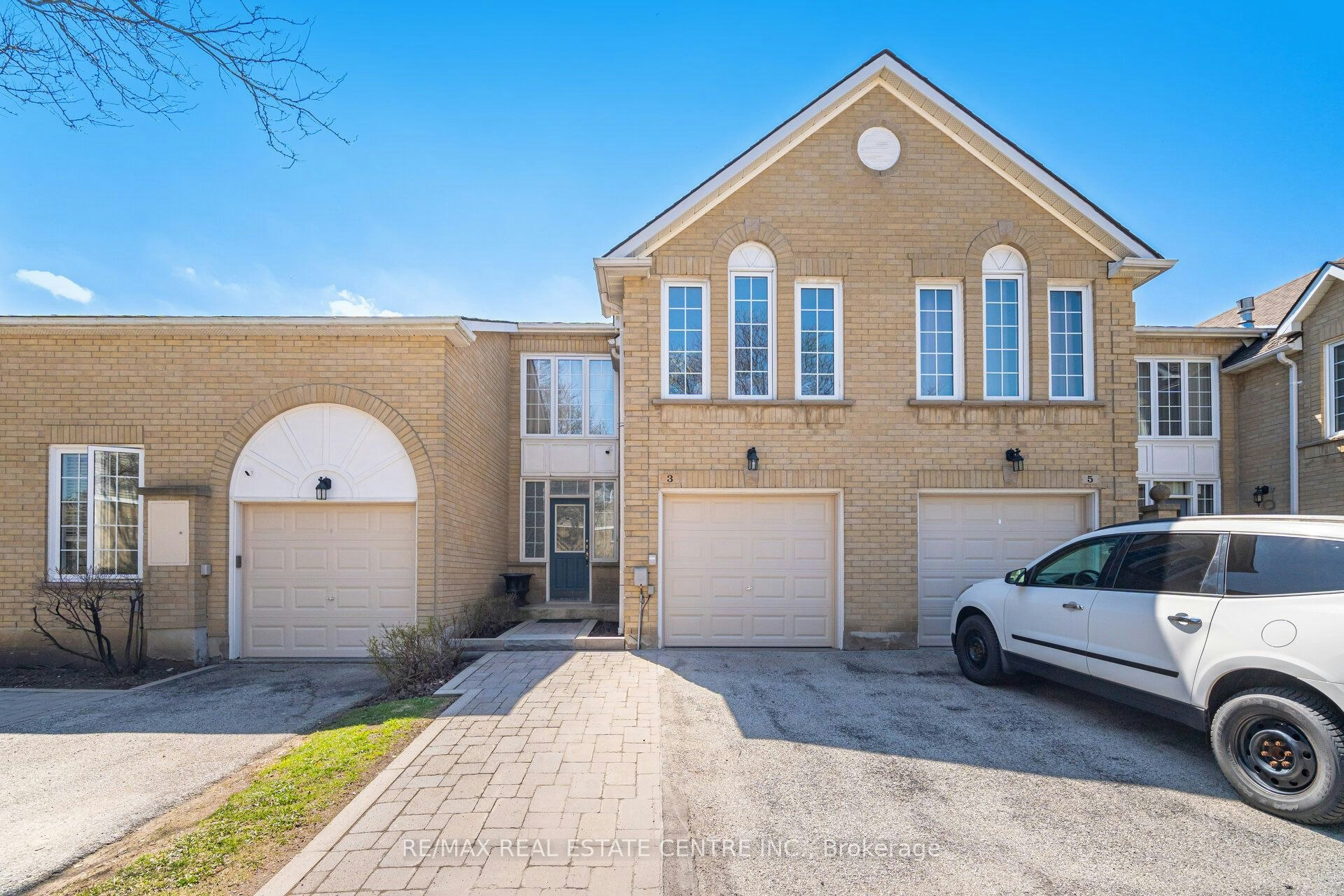 2-3 Hartnell Square, Brampton, ON, L6S 5W7