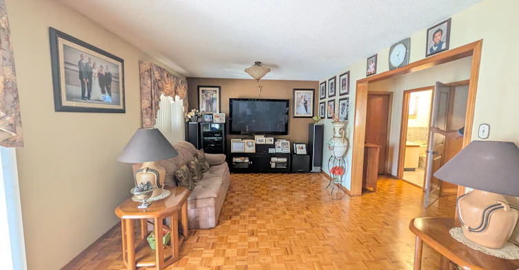 16 Cassis Drive, Toronto, ON, M9V 4Z6