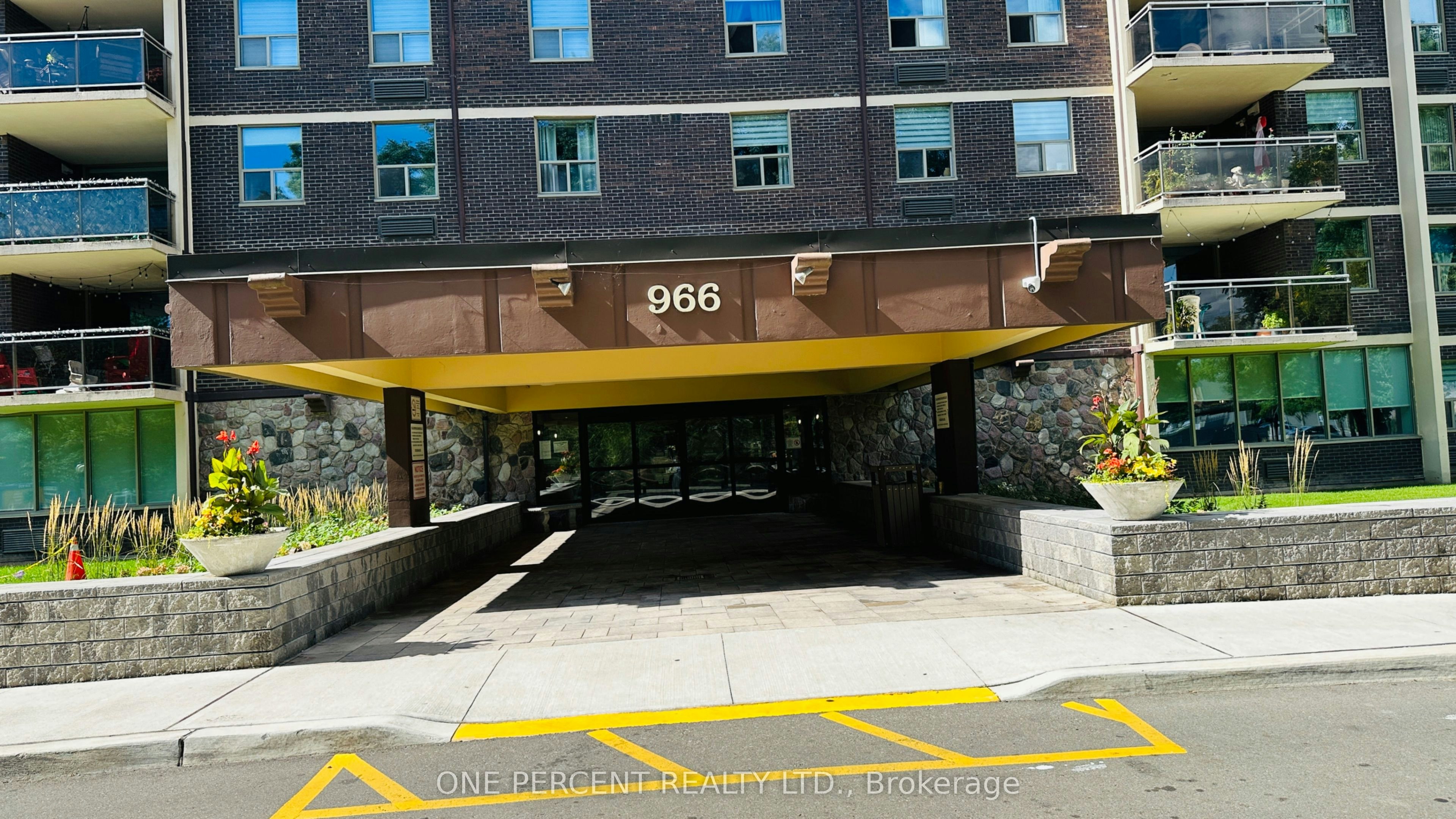 712-966 Inverhouse Drive, Mississauga, ON, L5J 4B6 - 2