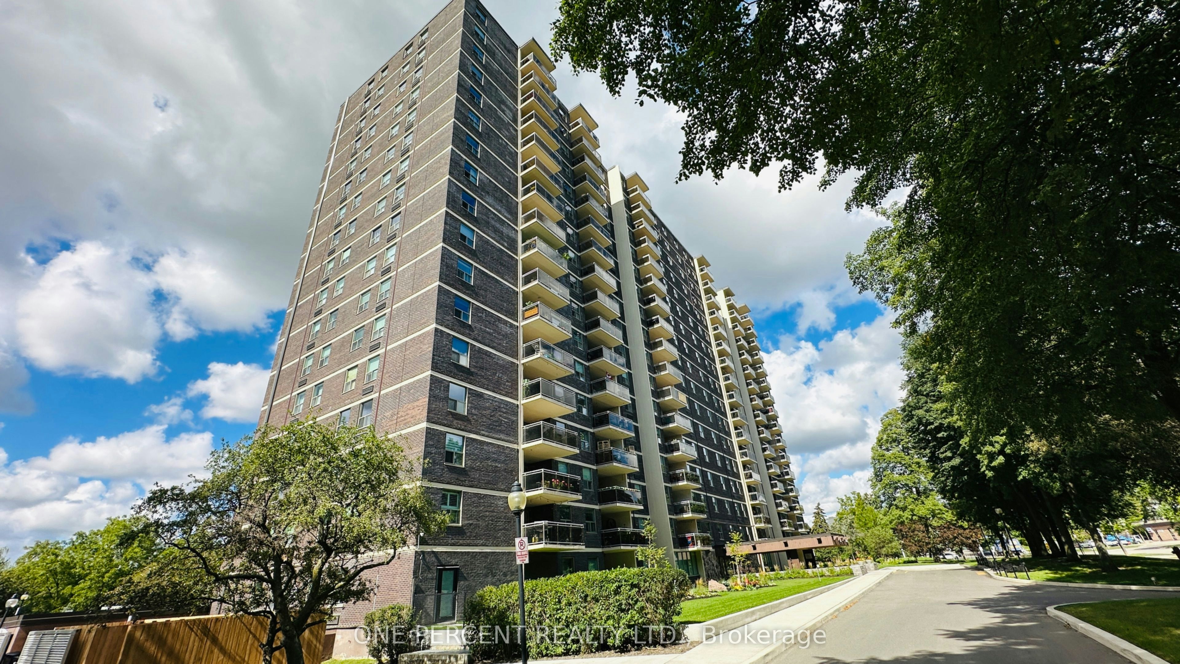712-966 Inverhouse Drive, Mississauga, ON, L5J 4B6