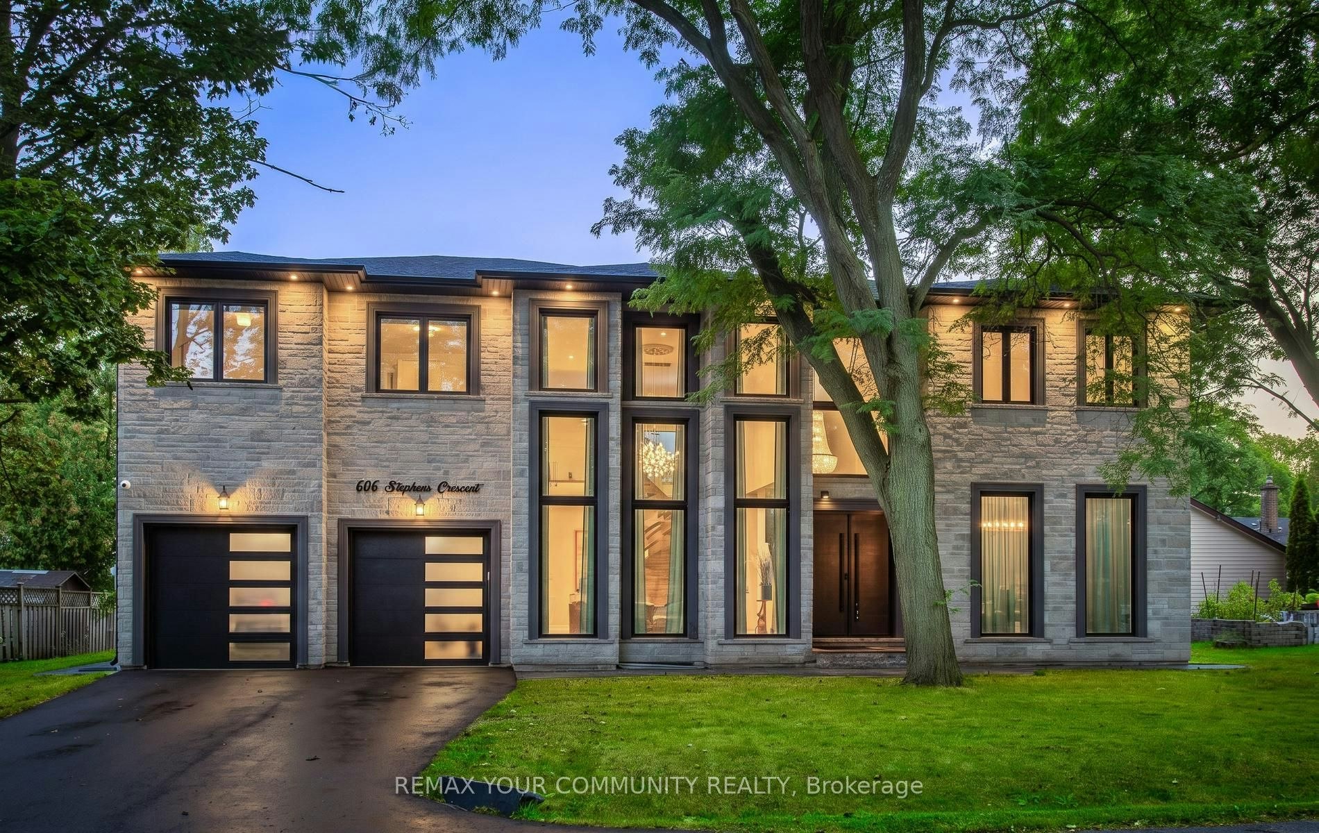 606 Stephens Crescent, Oakville, ON, L6K 1Y3
