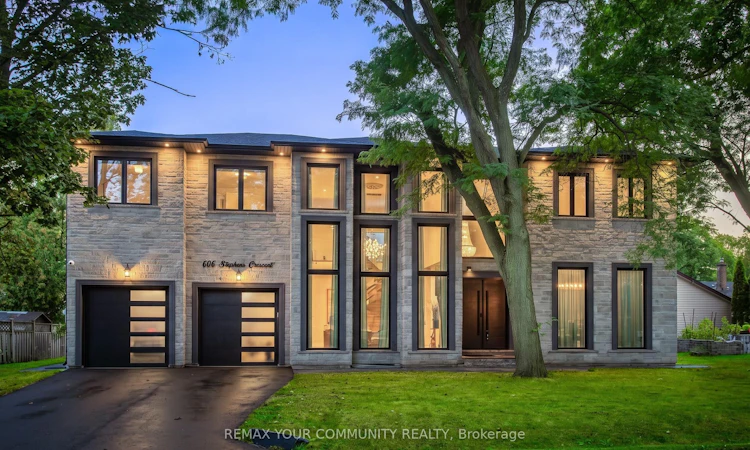 606 Stephens Crescent