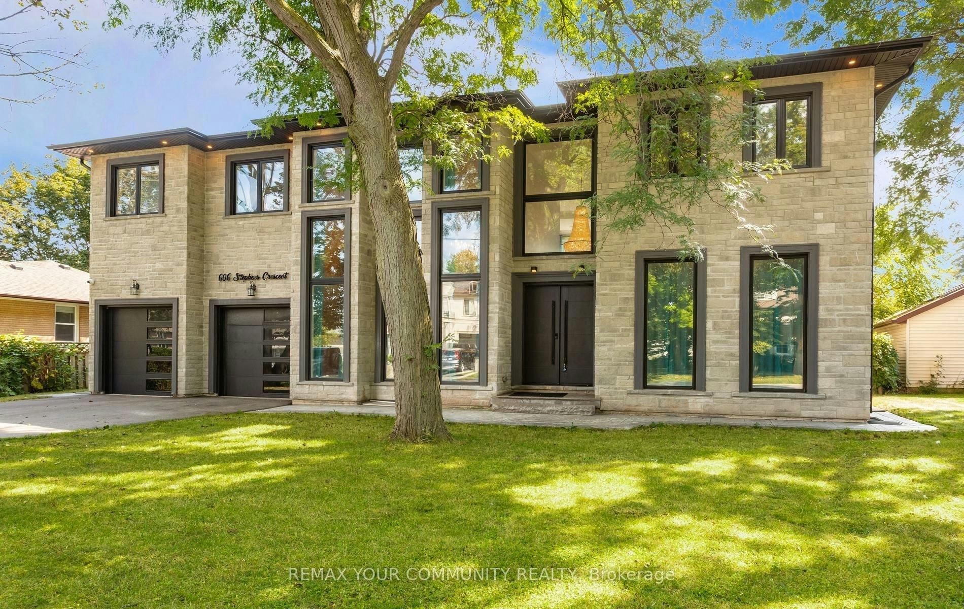 606 Stephens Crescent, Oakville, ON, L6K 1Y3