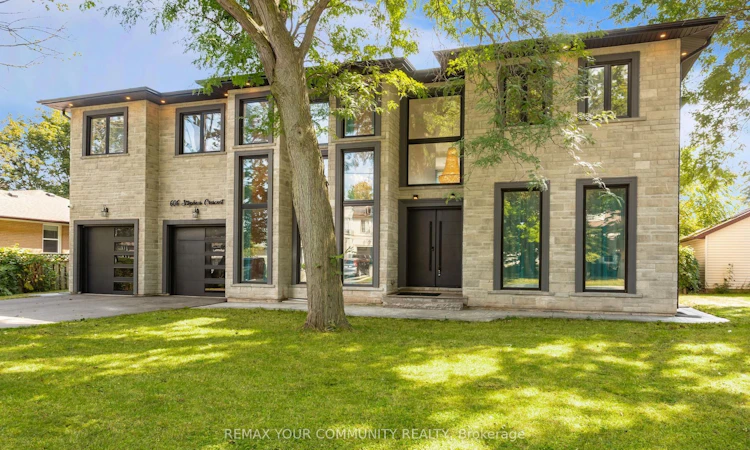 606 Stephens Crescent