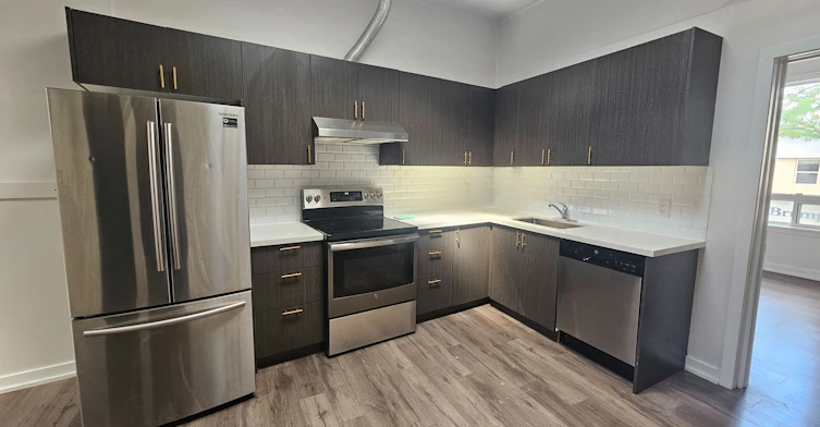 102-75 Main Street N, Brampton, ON, L6X 1M8 - 2