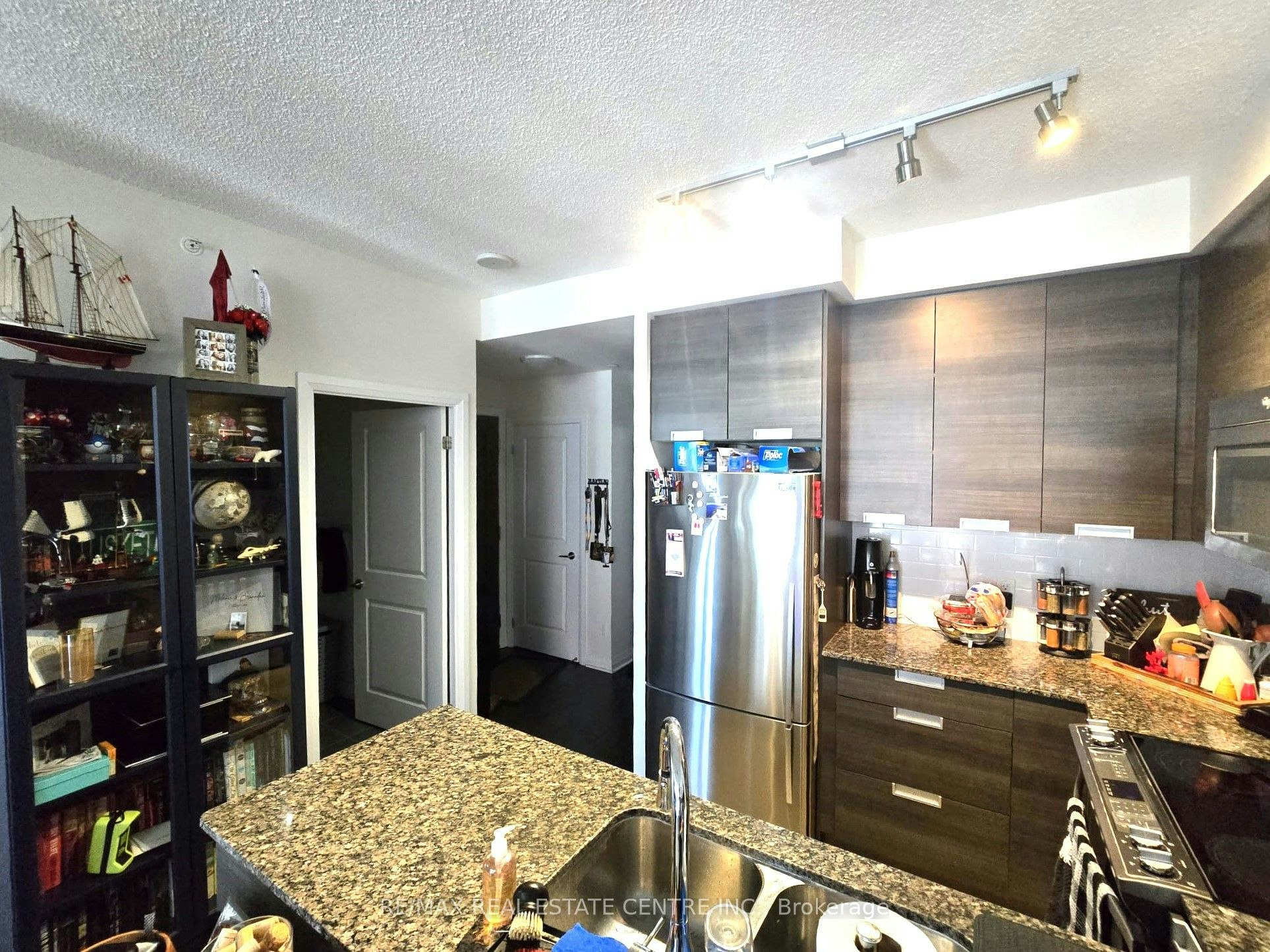 2301-75 Eglinton Avenue W, Mississauga, ON, L5R 0E5 - 9