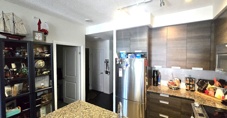 2301-75 Eglinton Avenue W, Mississauga, ON, L5R 0E5 - 9