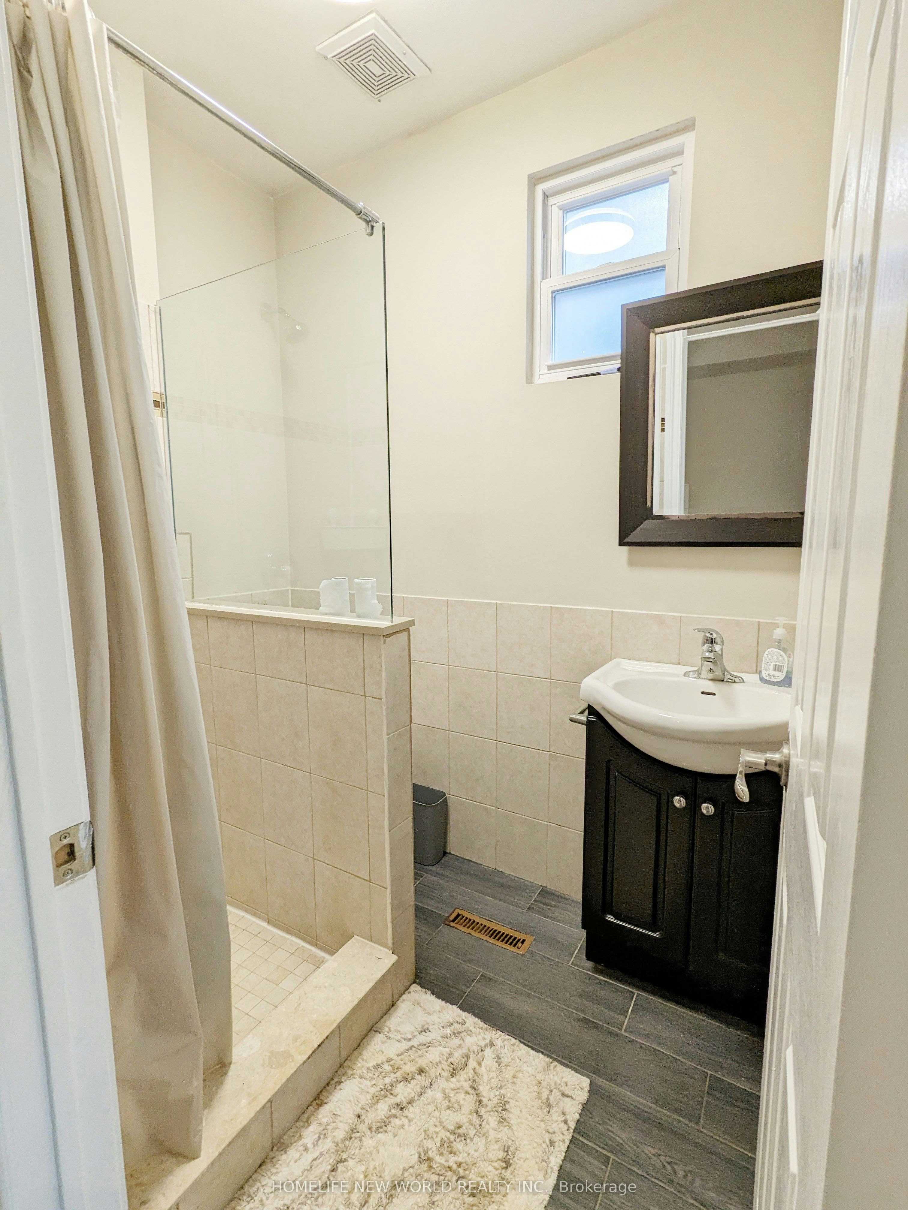Ground-68 Garnet Avenue, Toronto, ON, M6G 1V7 - 9