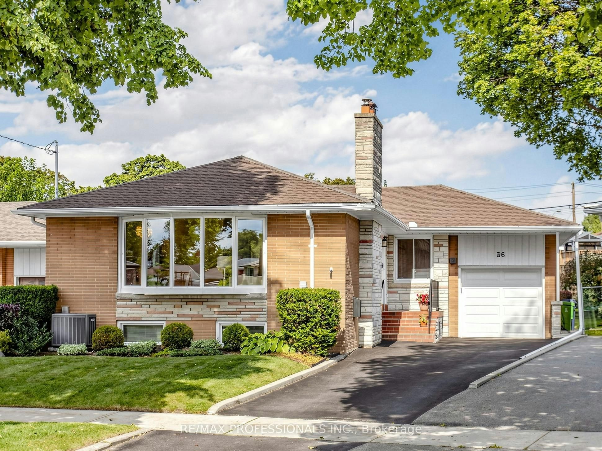 36 Tewsley Place, Toronto, ON, M9P 1N7