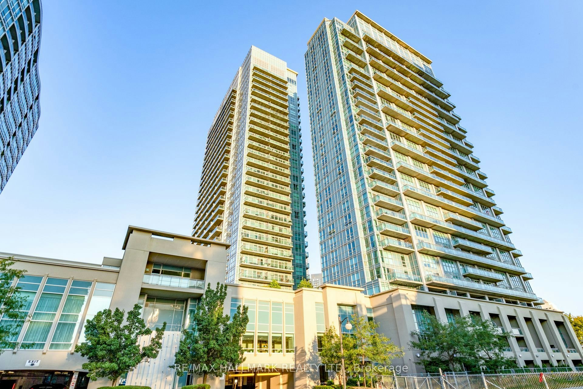 824-165 Legion Road N, Toronto, ON, M8Y 0B3