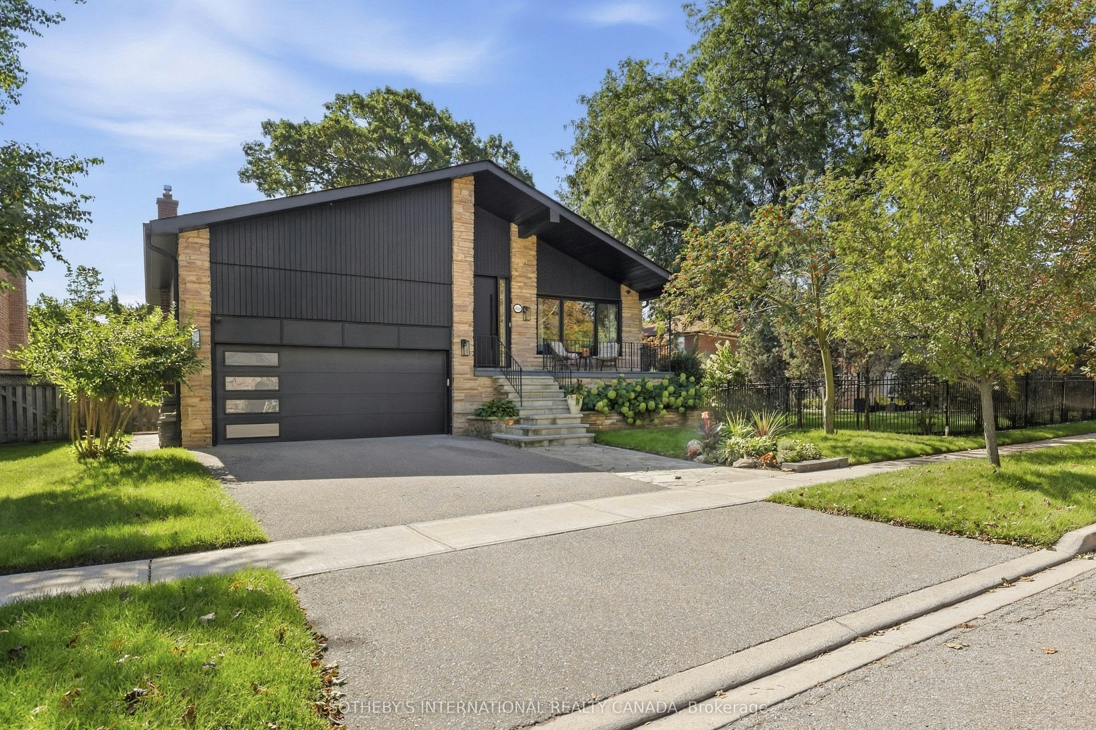 420 Abington Avenue, Mississauga, ON, L5A 1L7