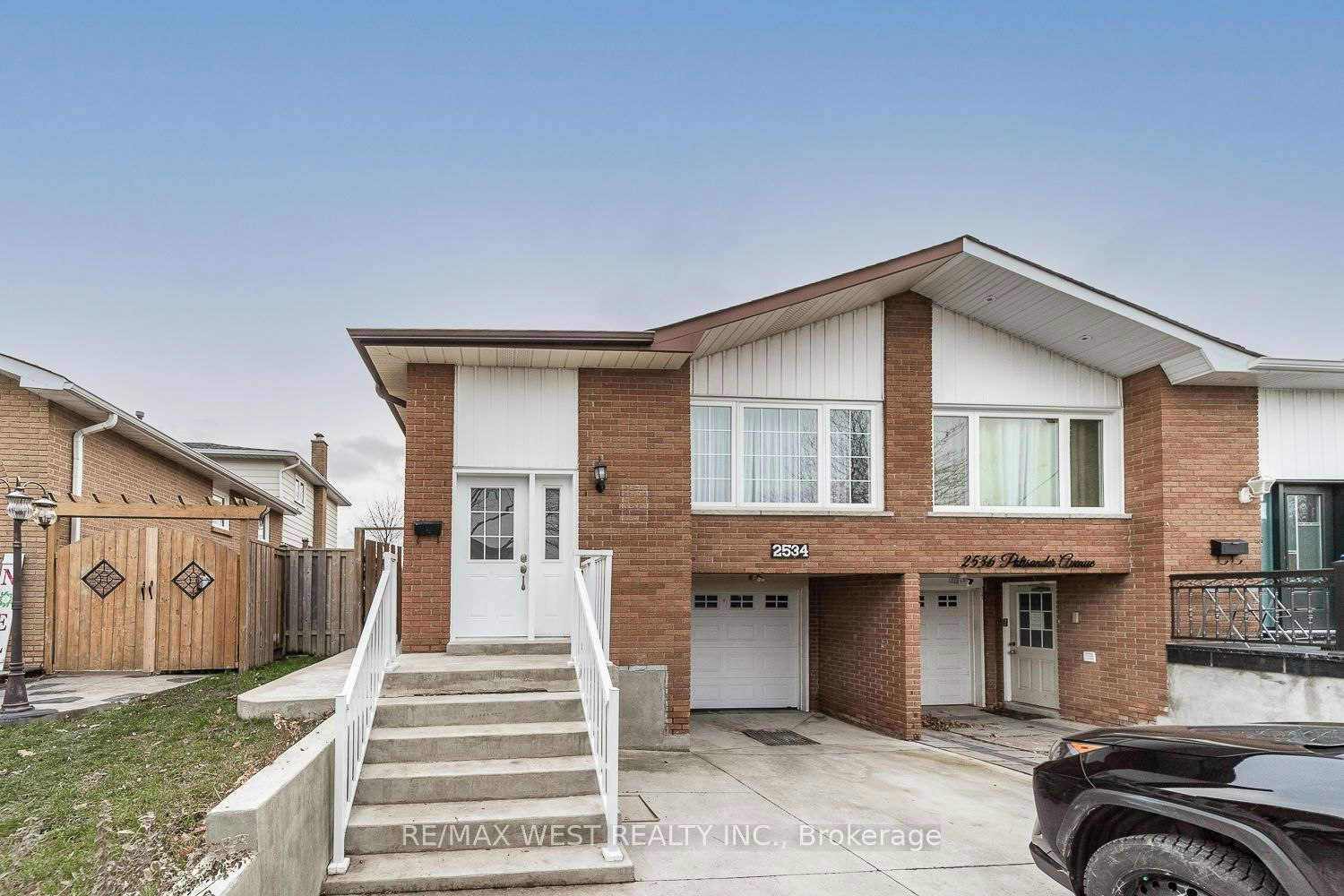 2534 Palisander Avenue, Mississauga, ON, L5B 2L2