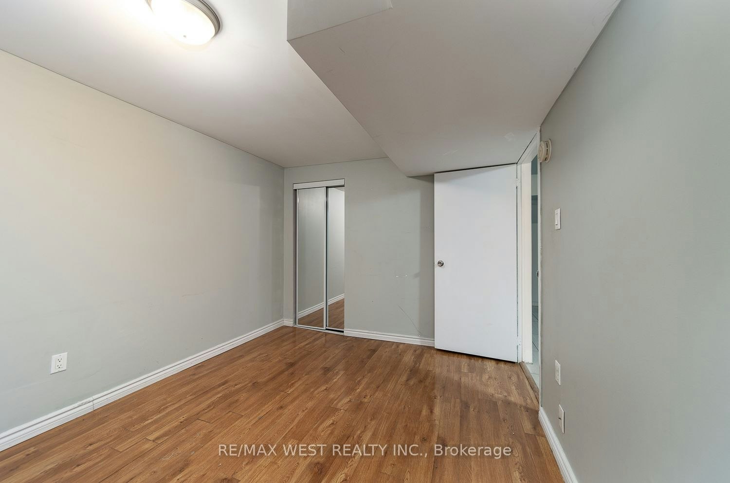 2534 Palisander Avenue, Mississauga, ON, L5B 2L2 - 4